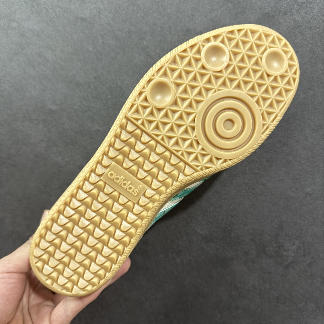 图片[9]-【定制版】adidas originals Samba OG x The North Face 绿白 桑巴舞系列复古经典轻便板鞋 此款以简约大方的造型设计 给人以随性休闲的时尚格调 穿着舒适轻便，运动灵活自如 满足日常个性穿搭 货号：XR0012 尺码：36 36.5 37 38 38.5 39 40 40.5 41 42 42.5 43 44 44.5 45-选品中心