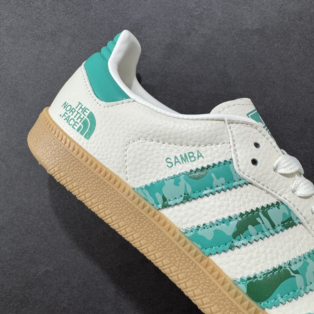 图片[6]-【定制版】adidas originals Samba OG x The North Face 绿白 桑巴舞系列复古经典轻便板鞋 此款以简约大方的造型设计 给人以随性休闲的时尚格调 穿着舒适轻便，运动灵活自如 满足日常个性穿搭 货号：XR0012 尺码：36 36.5 37 38 38.5 39 40 40.5 41 42 42.5 43 44 44.5 45-选品中心