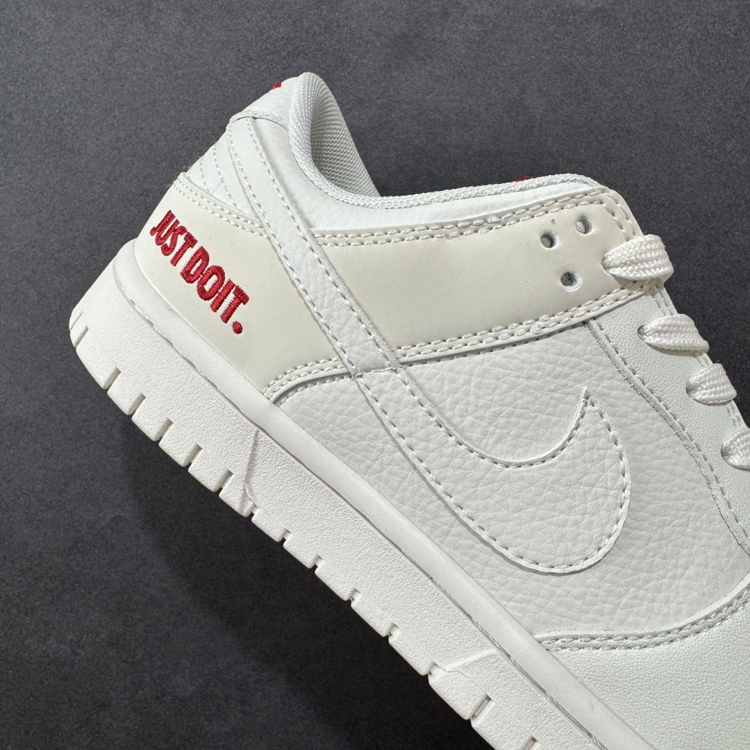 图片[6]-【定制版】Nike SB Dunk Low x Just Do It 米白红小勾 原装头层材料 独家版型蒸餾加工 帶來的是更好的视觉和脚感体验 大厂纯原品质出货 清洁度 电绣工艺 皮料切割干净无任何毛边 细节完美 货号：CS1688 113 尺码：36 36.5 37.5 38 38.5 39 40 40.5 41 42 42.5 43 44 44.5 45 编码：HXSB330340-选品中心