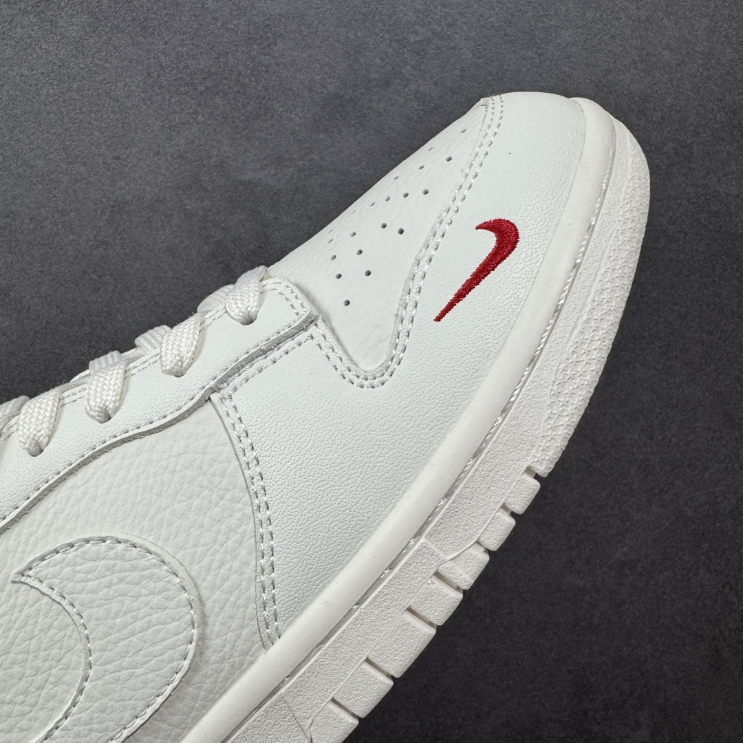 图片[5]-【定制版】Nike SB Dunk Low x Just Do It 米白红小勾 原装头层材料 独家版型蒸餾加工 帶來的是更好的视觉和脚感体验 大厂纯原品质出货 清洁度 电绣工艺 皮料切割干净无任何毛边 细节完美 货号：CS1688 113 尺码：36 36.5 37.5 38 38.5 39 40 40.5 41 42 42.5 43 44 44.5 45 编码：HXSB330340-选品中心