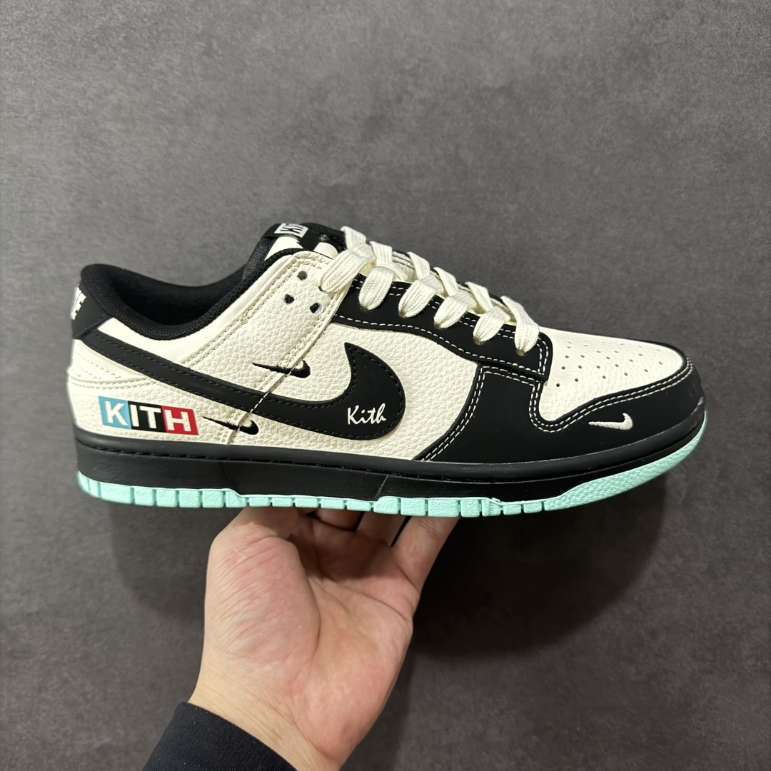 【定制版】Nike SB Dunk Low Kith联名 双拼米黑三勾 高端定制 低帮休闲板鞋  #定制鞋盒 大厂纯原品质出货 超高清洁度 皮料切割干净无任何毛边 细节完美 货号:QW5836-013  尺码:36 36.5 37.5 38 38.5 39 40 40.5 41 42 42.5 43 44 44.5 45-选品中心