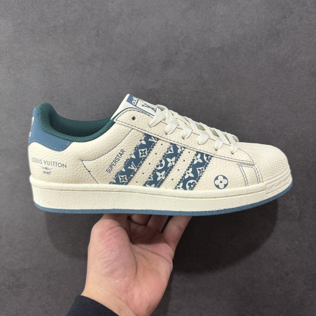 【定制版】Adidas Originals Superstar 阿迪达斯 三叶草 贝壳头’DIY’系列低帮经典百搭休闲运动板鞋 原装头层材料 用料绝不含糊 独家版型蒸餾加工帶來的是更好的视觉和脚感体验 清洁度 电绣工艺 皮料切割干净无任何毛边 细节完美 货号:DS0004 尺码:36 36.5 37 38 38.5 39 40 40.5 41 42 42.5 43 44 45 编码:QFB290300-选品中心