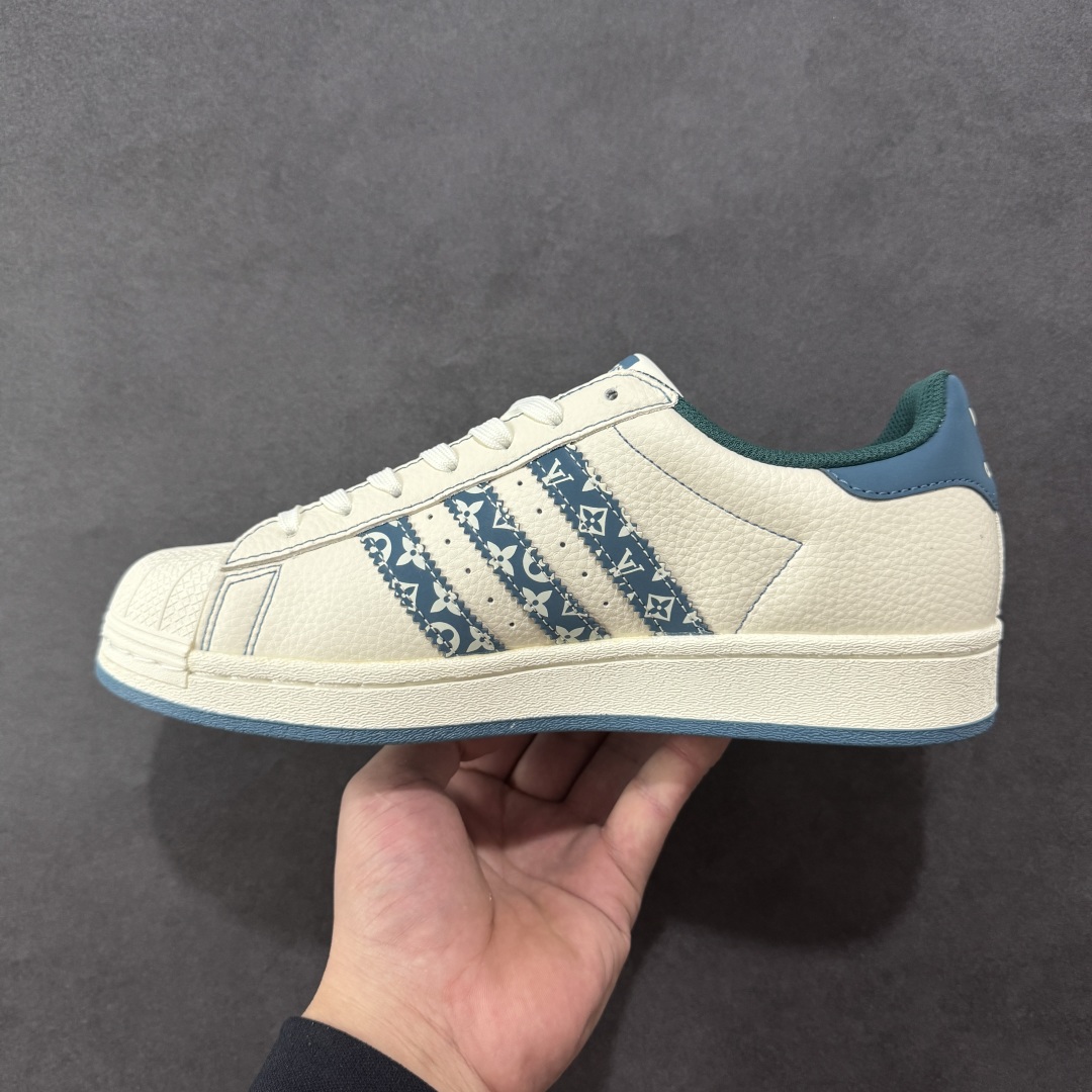 图片[2]-【定制版】Adidas Originals Superstar 阿迪达斯 三叶草 贝壳头’DIY’系列低帮经典百搭休闲运动板鞋 原装头层材料 用料绝不含糊 独家版型蒸餾加工帶來的是更好的视觉和脚感体验 清洁度 电绣工艺 皮料切割干净无任何毛边 细节完美 货号：DS0004 尺码：36 36.5 37 38 38.5 39 40 40.5 41 42 42.5 43 44 45 编码：QFB290300-选品中心