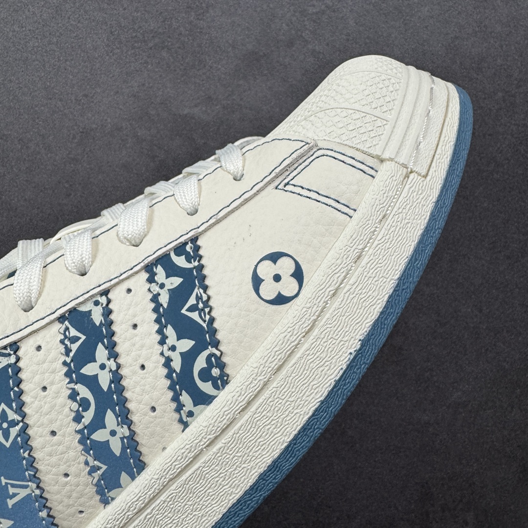 图片[5]-【定制版】Adidas Originals Superstar 阿迪达斯 三叶草 贝壳头’DIY’系列低帮经典百搭休闲运动板鞋 原装头层材料 用料绝不含糊 独家版型蒸餾加工帶來的是更好的视觉和脚感体验 清洁度 电绣工艺 皮料切割干净无任何毛边 细节完美 货号：DS0004 尺码：36 36.5 37 38 38.5 39 40 40.5 41 42 42.5 43 44 45 编码：QFB290300-选品中心