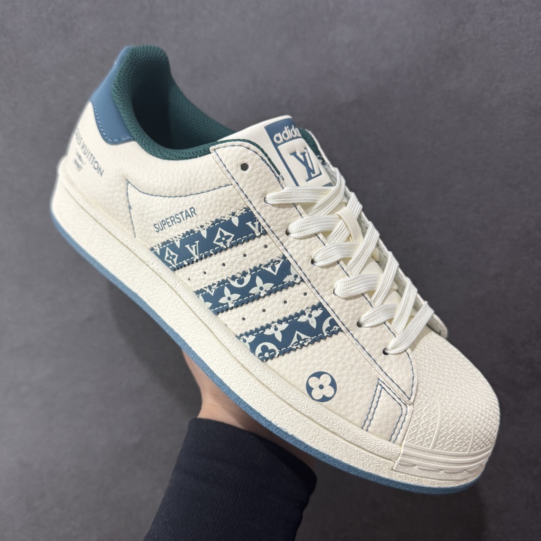 图片[3]-【定制版】Adidas Originals Superstar 阿迪达斯 三叶草 贝壳头’DIY’系列低帮经典百搭休闲运动板鞋 原装头层材料 用料绝不含糊 独家版型蒸餾加工帶來的是更好的视觉和脚感体验 清洁度 电绣工艺 皮料切割干净无任何毛边 细节完美 货号：DS0004 尺码：36 36.5 37 38 38.5 39 40 40.5 41 42 42.5 43 44 45 编码：QFB290300-选品中心