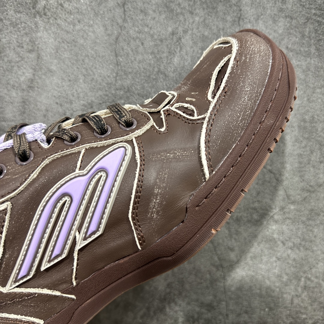 图片[6]-【XA纯原版】Balenciaga Hamptons Worn-Out 巴黎世家十八18代 涤纶（聚酯纤维）牛皮革 圆头系带 低帮 生活休闲鞋板鞋 全套原纸板楦头开发 最原汁原味的灵魂版型 全鞋荧光划线卡点 胶水把控整洁度追求极致完美 每一双都是工艺品 多重QC质检 超越公司货的品控标准 实实在在的免检产品 原盒原配 正确字体电绣 粗细、位置、大小正确 侧边TPU 透气孔匹配意产原版 正确分离大底 TPU软底 原版一致大底LOGO 立体感十足 原厂皮料水洗做旧 采购原厂网纱 偏大一码 尺码：35 36 37 38 39 40 41 42 43 44 45 46-选品中心