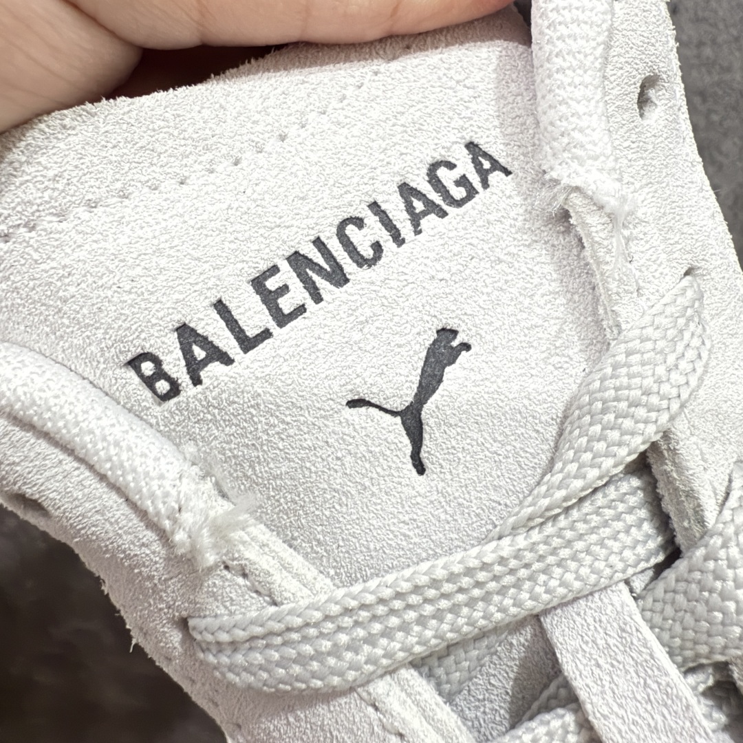 图片[6]-【首发版】巴黎世家联名款The Open Product x Puma Speedcat 极速赛车系列彪马低帮生活休闲鞋 原装档案原数据纸版楦型 采用原厂固色翻毛皮鞋面材质 二次成型\’猛帮\’成型工艺 全球知名运动品牌PUMA宝马赛车系列，融合了宝马车队的标志性配色，以趣味十足又前卫复古的设计引领潮流，将赛道精神融入街头时尚，开启前卫竞速之旅。自1978年巴伐利亚车队走上世界舞台，宝马赛车就在全球汽车制造和赛车运动领域留下了浓墨重彩的一笔。全新的两款BMW MMS Roma与BMW MMS Speedboat鞋款，均从宝马车型中汲取灵感。以黑或白为底色，融入经典配色，主打前卫复古风。Roma鞋款的鞋侧以复古的流线造型，缀以宝马经典Logo，巧妙吸睛；而Speedcat鞋款以亮眼三色条纹元素缀以舒适鞋面，赋予了独特的个性美学，演绎赛车的无尽能量 货号 406519 01 尺码 36 37 38 39 40 41 42 43 44 45 ｛官方同布 无半码｝ ⚠️-选品中心