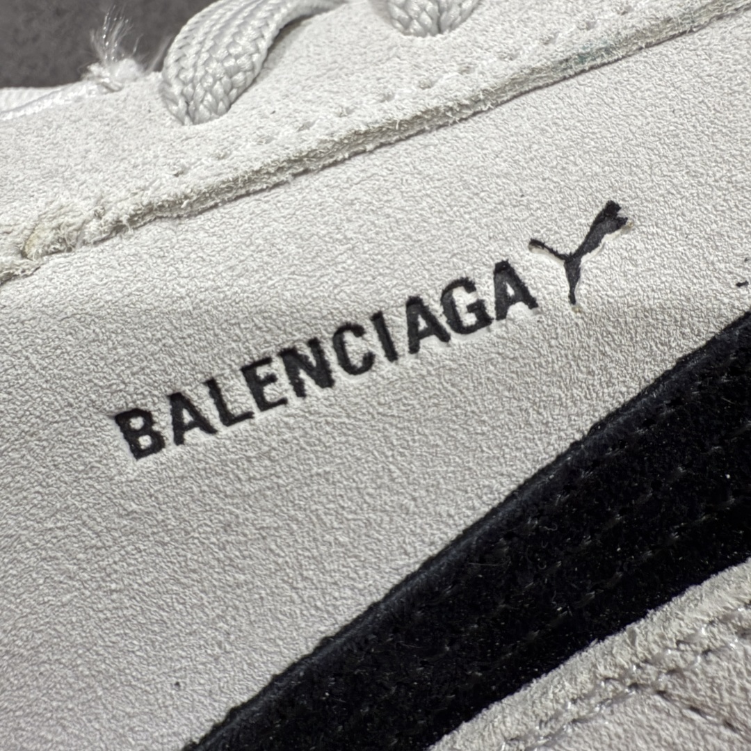 图片[3]-【首发版】巴黎世家联名款The Open Product x Puma Speedcat 极速赛车系列彪马低帮生活休闲鞋 原装档案原数据纸版楦型 采用原厂固色翻毛皮鞋面材质 二次成型\’猛帮\’成型工艺 全球知名运动品牌PUMA宝马赛车系列，融合了宝马车队的标志性配色，以趣味十足又前卫复古的设计引领潮流，将赛道精神融入街头时尚，开启前卫竞速之旅。自1978年巴伐利亚车队走上世界舞台，宝马赛车就在全球汽车制造和赛车运动领域留下了浓墨重彩的一笔。全新的两款BMW MMS Roma与BMW MMS Speedboat鞋款，均从宝马车型中汲取灵感。以黑或白为底色，融入经典配色，主打前卫复古风。Roma鞋款的鞋侧以复古的流线造型，缀以宝马经典Logo，巧妙吸睛；而Speedcat鞋款以亮眼三色条纹元素缀以舒适鞋面，赋予了独特的个性美学，演绎赛车的无尽能量 货号 406519 01 尺码 36 37 38 39 40 41 42 43 44 45 ｛官方同布 无半码｝ ⚠️-选品中心