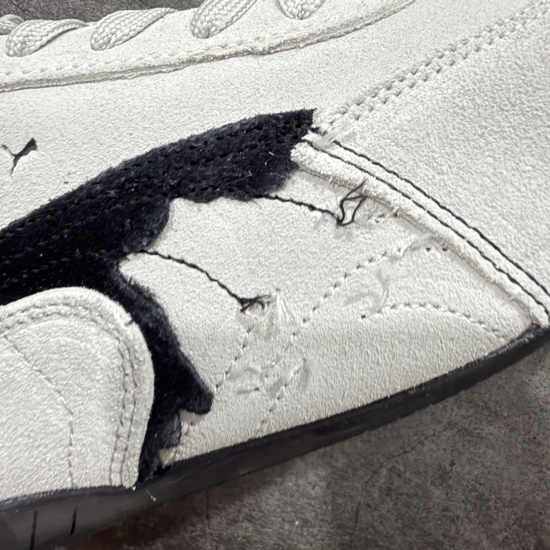 图片[4]-【首发版】巴黎世家联名款The Open Product x Puma Speedcat 极速赛车系列彪马低帮生活休闲鞋 原装档案原数据纸版楦型 采用原厂固色翻毛皮鞋面材质 二次成型\’猛帮\’成型工艺 全球知名运动品牌PUMA宝马赛车系列，融合了宝马车队的标志性配色，以趣味十足又前卫复古的设计引领潮流，将赛道精神融入街头时尚，开启前卫竞速之旅。自1978年巴伐利亚车队走上世界舞台，宝马赛车就在全球汽车制造和赛车运动领域留下了浓墨重彩的一笔。全新的两款BMW MMS Roma与BMW MMS Speedboat鞋款，均从宝马车型中汲取灵感。以黑或白为底色，融入经典配色，主打前卫复古风。Roma鞋款的鞋侧以复古的流线造型，缀以宝马经典Logo，巧妙吸睛；而Speedcat鞋款以亮眼三色条纹元素缀以舒适鞋面，赋予了独特的个性美学，演绎赛车的无尽能量 货号 406519 01 尺码 36 37 38 39 40 41 42 43 44 45 ｛官方同布 无半码｝ ⚠️-选品中心