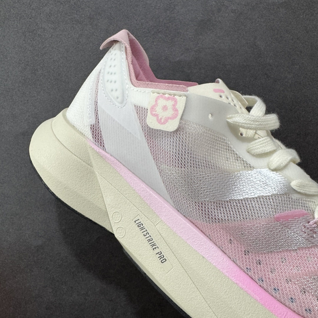 图片[6]-【公司级】AD Adizero Adios Pro 3 马拉松竞速专业跑鞋 针织网面非常轻薄 纤维间的缝隙很大 可以保证跑步时的透气、排汗效果 鞋舌直接与两侧的内衬和鞋底连接在一起 在跑步过程中不会被鞋舌的左右移动所困扰 在标准鞋带孔的基础上再拓宽一组鞋带孔 适合不同脚型的需求 突破性 EnergyRods 技术，有助于跑者实现更好的成绩 中底独特的LIGHTSTRIKE PRO泡棉材质 微弹感觉在跑步过程中给予了良好的支撑体验 对于顶级精英和高水平进阶跑者来说 ADIOS PRO是一双值得信赖的竞速比赛用鞋 货号：IG6440 尺码：36-40-选品中心