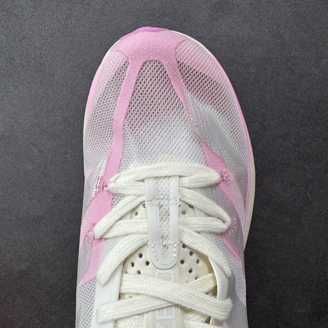 图片[8]-【公司级】AD Adizero Adios Pro 3 马拉松竞速专业跑鞋 针织网面非常轻薄 纤维间的缝隙很大 可以保证跑步时的透气、排汗效果 鞋舌直接与两侧的内衬和鞋底连接在一起 在跑步过程中不会被鞋舌的左右移动所困扰 在标准鞋带孔的基础上再拓宽一组鞋带孔 适合不同脚型的需求 突破性 EnergyRods 技术，有助于跑者实现更好的成绩 中底独特的LIGHTSTRIKE PRO泡棉材质 微弹感觉在跑步过程中给予了良好的支撑体验 对于顶级精英和高水平进阶跑者来说 ADIOS PRO是一双值得信赖的竞速比赛用鞋 货号：IG6440 尺码：36-40-选品中心