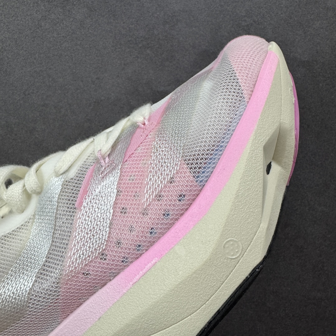 图片[5]-【公司级】AD Adizero Adios Pro 3 马拉松竞速专业跑鞋 针织网面非常轻薄 纤维间的缝隙很大 可以保证跑步时的透气、排汗效果 鞋舌直接与两侧的内衬和鞋底连接在一起 在跑步过程中不会被鞋舌的左右移动所困扰 在标准鞋带孔的基础上再拓宽一组鞋带孔 适合不同脚型的需求 突破性 EnergyRods 技术，有助于跑者实现更好的成绩 中底独特的LIGHTSTRIKE PRO泡棉材质 微弹感觉在跑步过程中给予了良好的支撑体验 对于顶级精英和高水平进阶跑者来说 ADIOS PRO是一双值得信赖的竞速比赛用鞋 货号：IG6440 尺码：36-40-选品中心