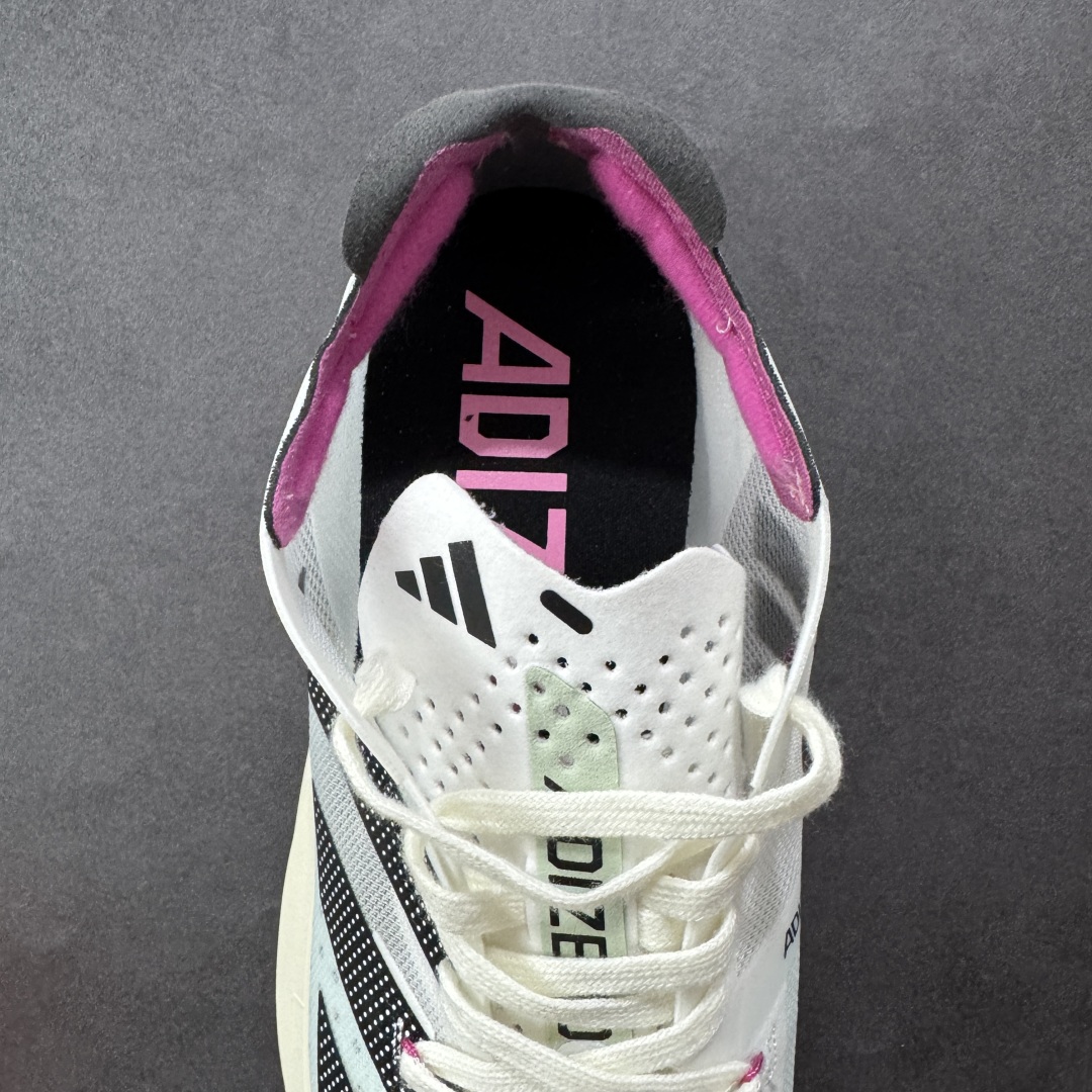 图片[7]-【公司级】AD Adizero Adios Pro 3 马拉松竞速专业跑鞋 针织网面非常轻薄 纤维间的缝隙很大 可以保证跑步时的透气、排汗效果 鞋舌直接与两侧的内衬和鞋底连接在一起 在跑步过程中不会被鞋舌的左右移动所困扰 在标准鞋带孔的基础上再拓宽一组鞋带孔 适合不同脚型的需求 突破性 EnergyRods 技术，有助于跑者实现更好的成绩 中底独特的LIGHTSTRIKE PRO泡棉材质 微弹感觉在跑步过程中给予了良好的支撑体验 对于顶级精英和高水平进阶跑者来说 ADIOS PRO是一双值得信赖的竞速比赛用鞋 货号：GV7067 尺码：36-40-选品中心