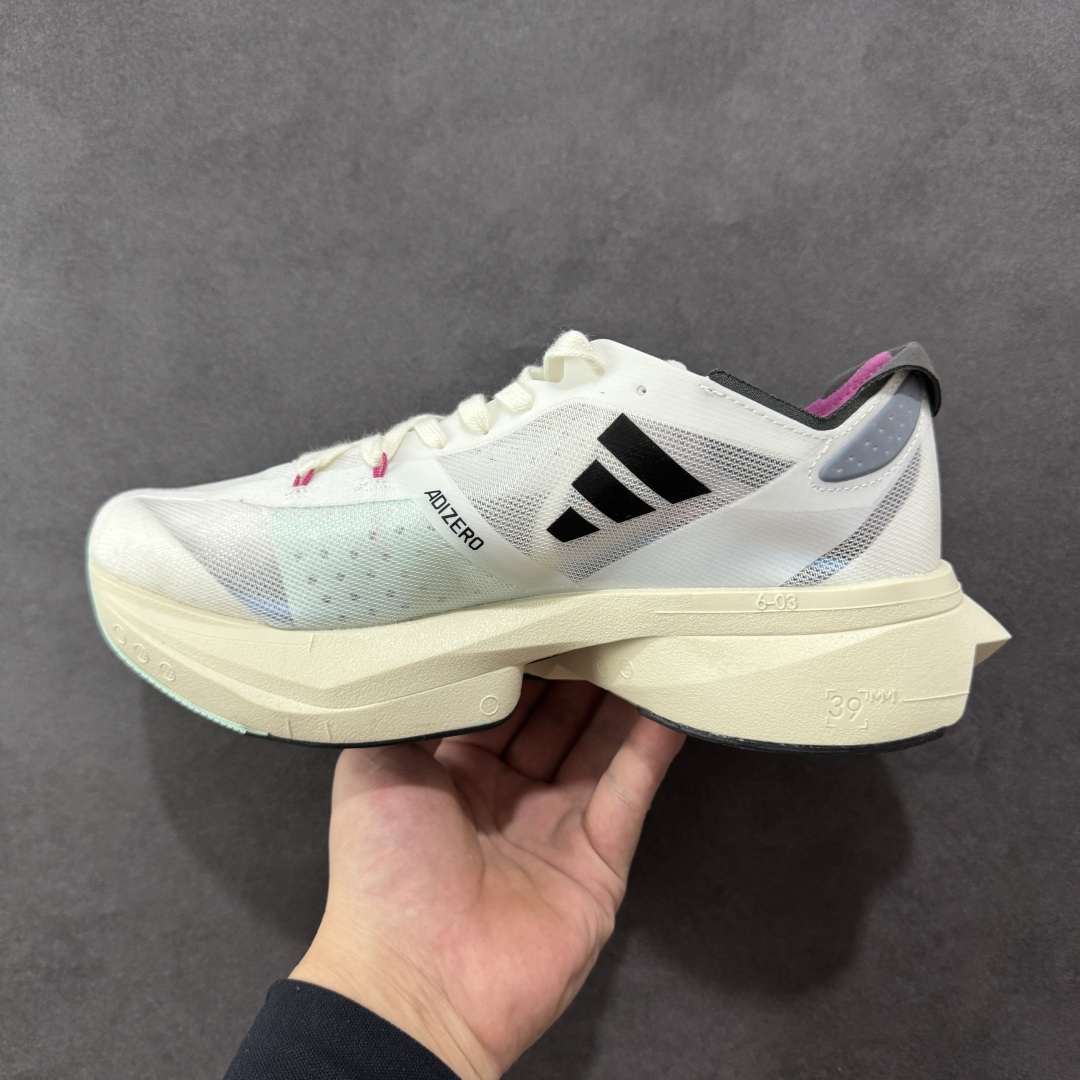 图片[2]-【公司级】AD Adizero Adios Pro 3 马拉松竞速专业跑鞋 针织网面非常轻薄 纤维间的缝隙很大 可以保证跑步时的透气、排汗效果 鞋舌直接与两侧的内衬和鞋底连接在一起 在跑步过程中不会被鞋舌的左右移动所困扰 在标准鞋带孔的基础上再拓宽一组鞋带孔 适合不同脚型的需求 突破性 EnergyRods 技术，有助于跑者实现更好的成绩 中底独特的LIGHTSTRIKE PRO泡棉材质 微弹感觉在跑步过程中给予了良好的支撑体验 对于顶级精英和高水平进阶跑者来说 ADIOS PRO是一双值得信赖的竞速比赛用鞋 货号：GV7067 尺码：36-40-选品中心