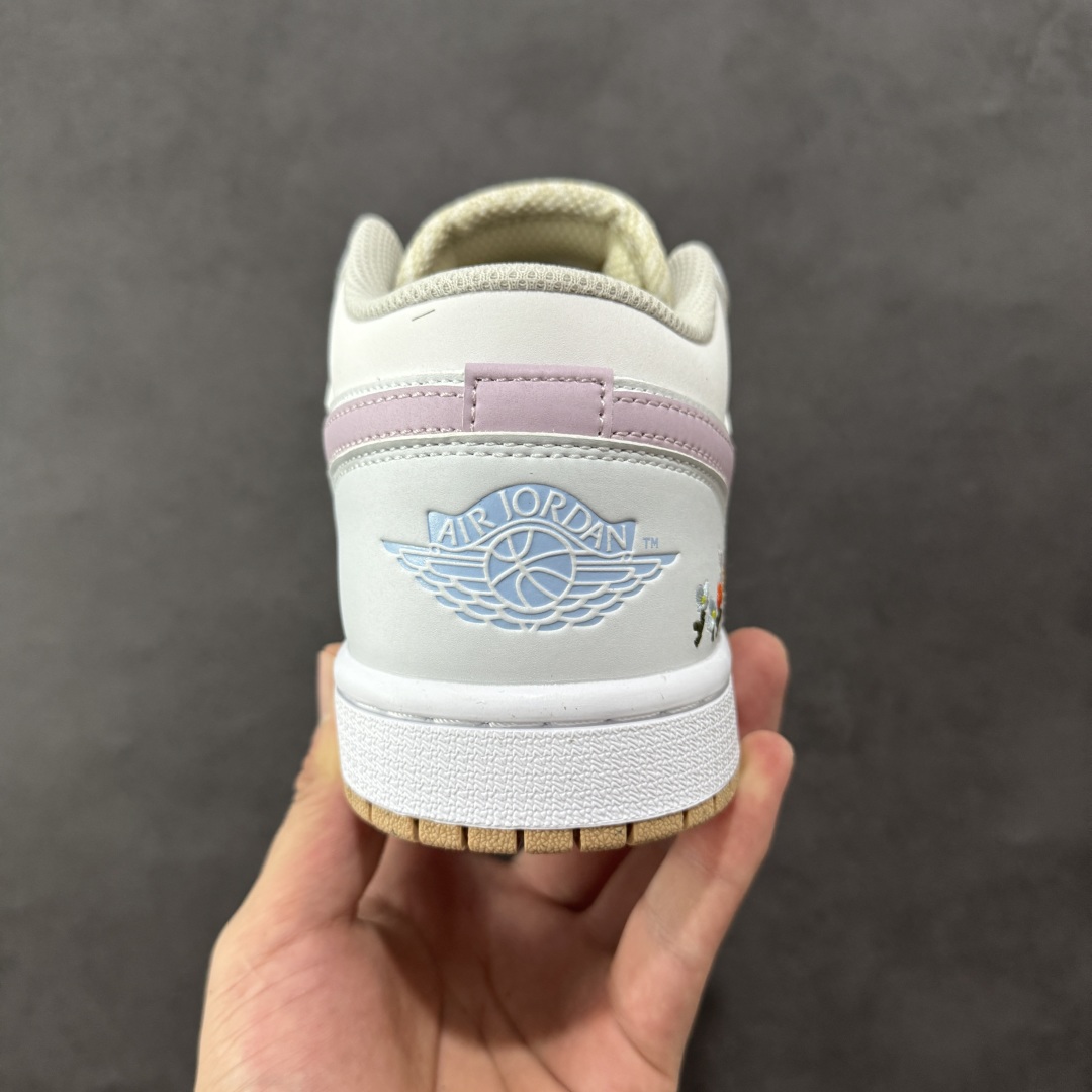 图片[4]-【K版】Air Jordan AJ1 Low 低帮 白黄粉 IB8861-151 全新流水线出品 市场第二梯队最强版 全部原鞋开发 原楦原纸板开发 全鞋电脑针车 原厂内置全掌气垫 原盒内在原标 唯一Zp原版鞋带绑法 免检产品 全新2022版型 全头层皮料 完美零毛边处理 原厂配置全掌气垫 价格定位良心 新配色陆续出货 尺码：36 36.5 37.5 38 38.5 39 40 40.5 41 42 42.5 43 44 44.5 45 46-选品中心
