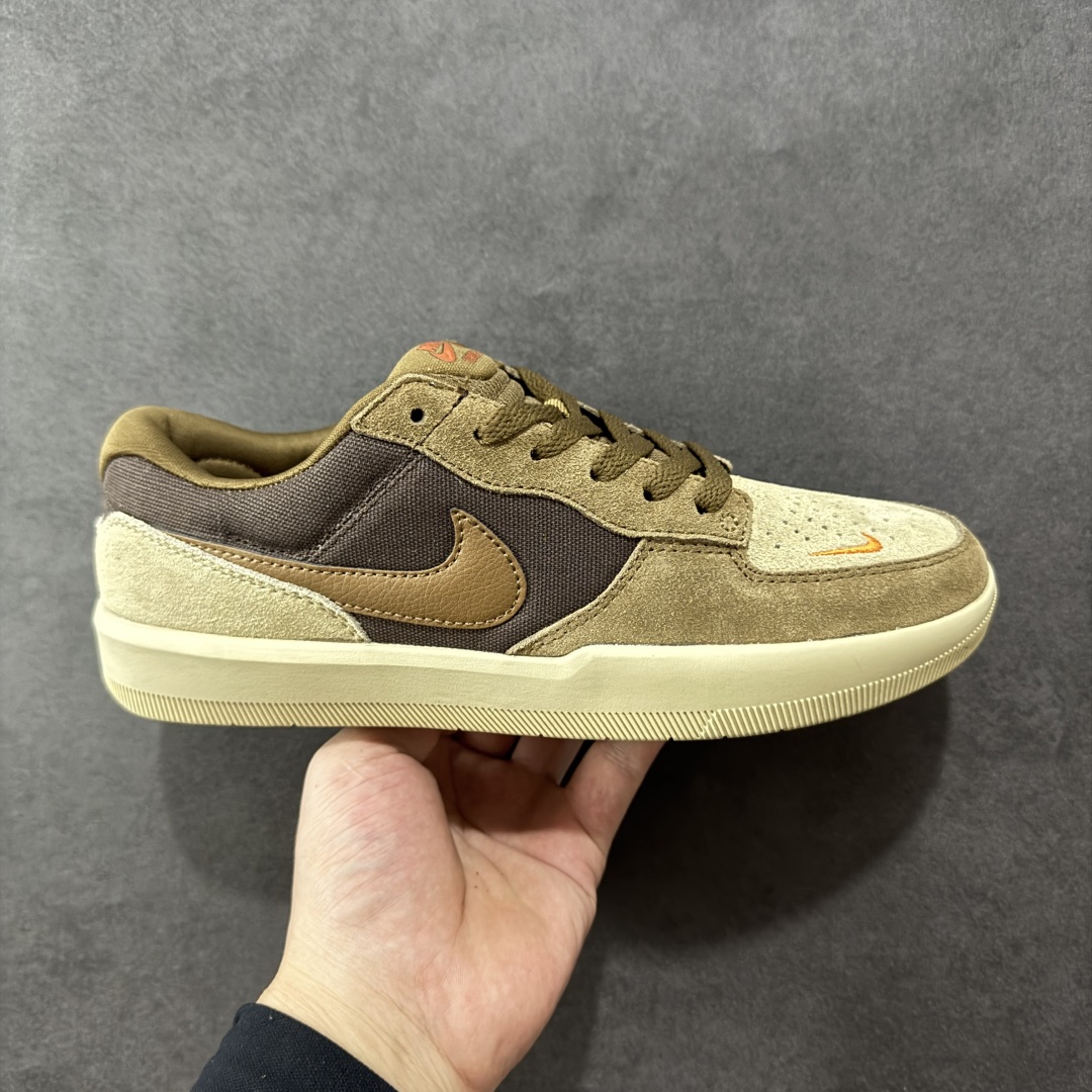 【纯原版】Nike SB Force 58 糖炒板栗棕色 此款为您提供杯底的耐用性和硫化鞋的灵活性。由帆布和绒面革制成,饰有穿孔,整体外观注入了传统篮球DNA。 货号:DV5477-201 尺码:35.5 36 36.5 37.5 38 38.5 39 40 40.5 41 42 42.5 43 44 44.5 45 编码:HXSA210220-选品中心