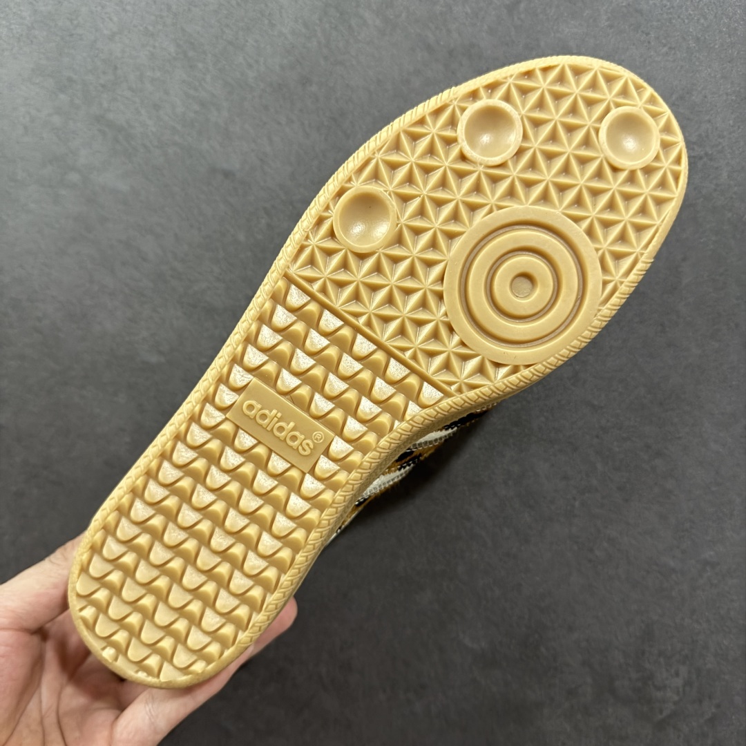 图片[9]-【定制版】Dior x Ad Samba Og 定制配色 迪奥联名 阿迪桑巴系列徳训风低帮百搭休闲板鞋 XR0009 定制鞋盒 大厂流水作业生产 超高清洁度 皮料切割干净无任何毛边 细节完美   尺码：36 36.5 37.5 38 38.5 39 40 40.5 41 42 42.5 43 44 44.5 45 编码：CCB270280-选品中心