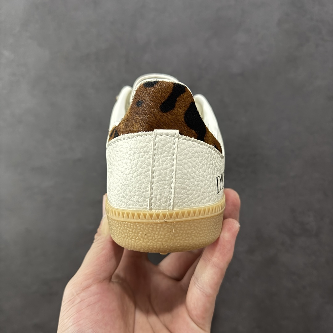 图片[4]-【定制版】Dior x Ad Samba Og 定制配色 迪奥联名 阿迪桑巴系列徳训风低帮百搭休闲板鞋 XR0009 定制鞋盒 大厂流水作业生产 超高清洁度 皮料切割干净无任何毛边 细节完美   尺码：36 36.5 37.5 38 38.5 39 40 40.5 41 42 42.5 43 44 44.5 45 编码：CCB270280-选品中心