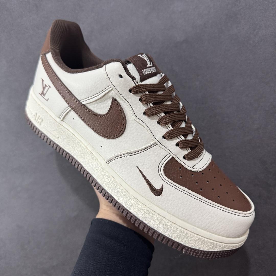 图片[3]-【定制版】Louis Vuitton x Nk Air Force 1’07 定制配色 Lv联名 空军一号低帮经典低帮休闲百搭板鞋 KK1988-087 定制鞋盒 大厂流水作业生产 超高清洁度 皮料切割干净无任何毛边 细节完美   尺码：36 36.5 37.5 38 38.5 39 40 40.5 41 42 42.5 43 44 44.5 45 编码：HXSA310320-选品中心
