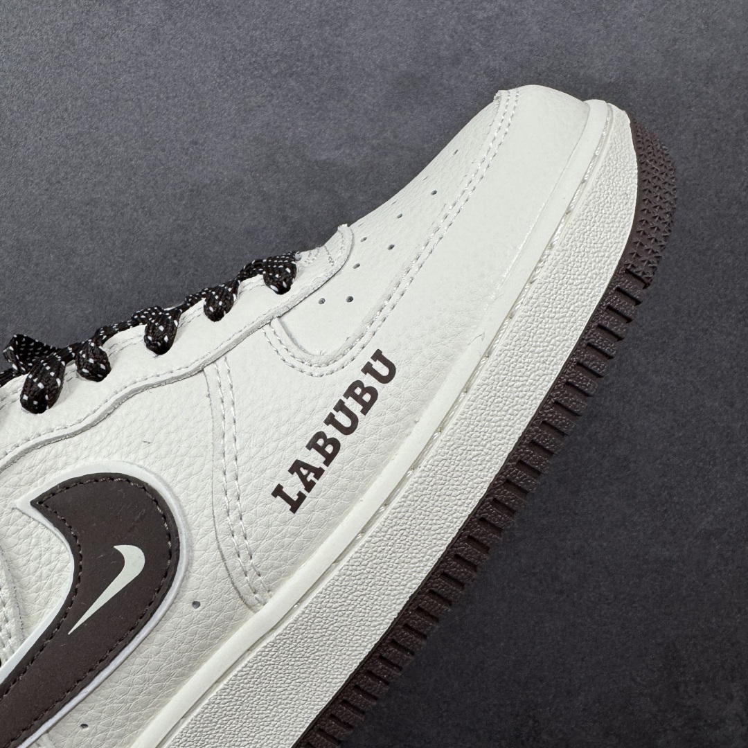 图片[5]-【定制版】Nike Air Force 1 \’07 Low “Labubu拉布布联名”空军一号 低帮 运动鞋 休闲鞋 折边针车 工艺难度大 原楦头原纸板 原装鞋盒 定制五金配件 内置全掌气垫 原厂鞋底 货号：KJ1688-012 尺码：36 36.5 37.5 38 38.5 39 40 40.5 41 42 42.5 43 44 44.5 45 编码：HXSB310320-选品中心