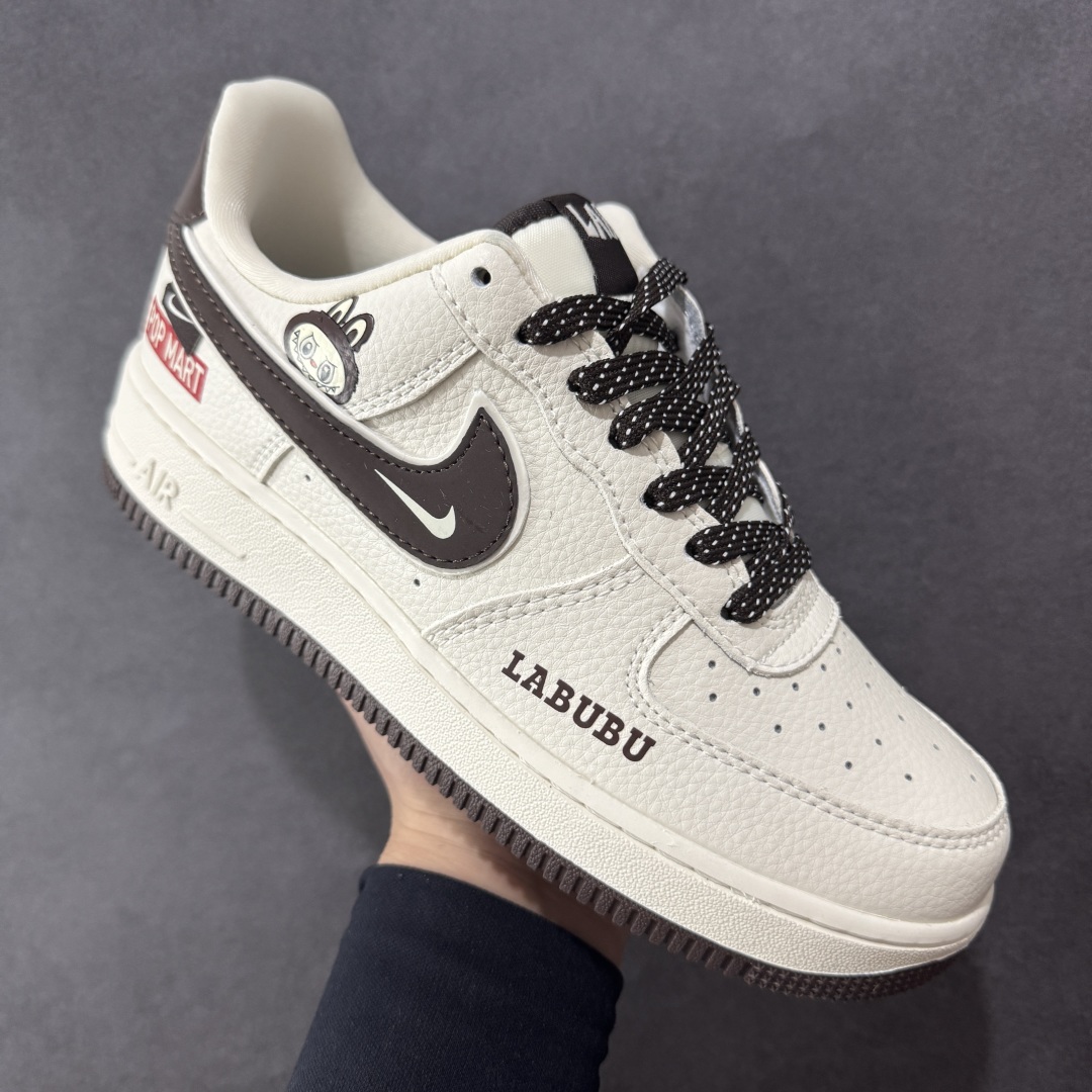 图片[3]-【定制版】Nike Air Force 1 \’07 Low “Labubu拉布布联名”空军一号 低帮 运动鞋 休闲鞋 折边针车 工艺难度大 原楦头原纸板 原装鞋盒 定制五金配件 内置全掌气垫 原厂鞋底 货号：KJ1688-012 尺码：36 36.5 37.5 38 38.5 39 40 40.5 41 42 42.5 43 44 44.5 45 编码：HXSB310320-选品中心