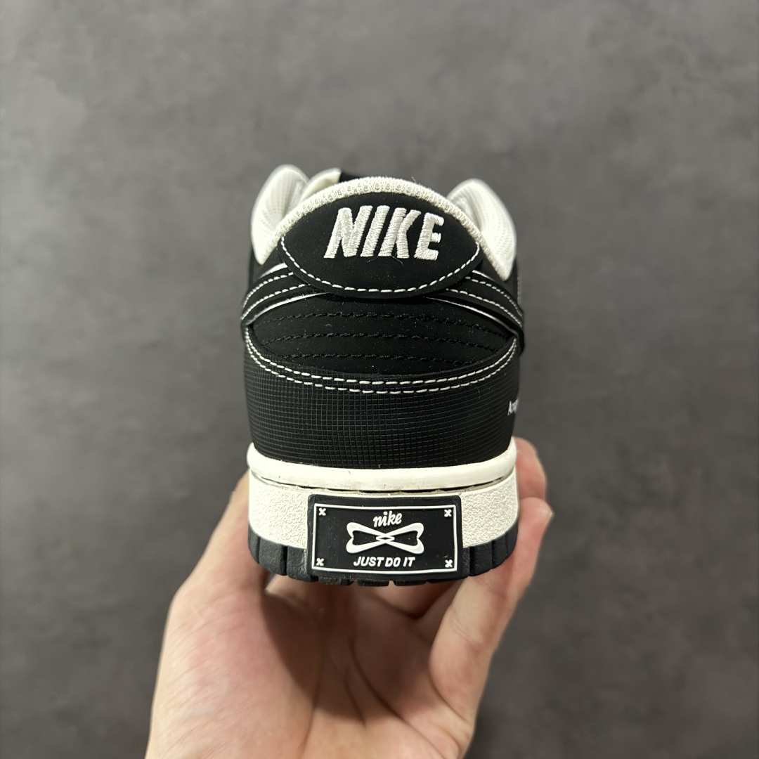 图片[4]-【YC纯原】NK Dunk Low 云绫墨锦 低帮休闲板鞋 BW1220-004 当东方水墨魂注入西式经典廓形，米白腰身呼应古典绢帛，泼洒流云暗纹，黑白哲学永不退潮。看似帆布的触感，实则是顶级皮革的逆向操作，成就当代「以皮作布」绝技，纯黑Swoosh如飞白一笔，足跟处匡威式黑线修饰，是跨越时空的默契。定制系列天花板 无原鞋不开发 全系列得物原鞋一比一校对开发 配色持续更新中 终端对接 优势输出 全套原厂楦头原纸板数据档案倾力打造 原汁原味莞产 极致还原 圈内最强针车工艺 高端零售指定版 广东原厂配套原盒原标 鞋盒分三个尺码段 原厂冲刀 超高清洁度 全鞋零毛边皮料切割 采用原厂百宏鞋带以及原厂百宏织唛舌标 内标可供原厂几率过验 进口原装条纹中底布 四线拉帮白色点胶 原厂拉帮手法遵循公司 原厂电绣 极致还原 尺码：36 36.5 37.5 38 38.5 39 40 40.5 41 42 42.5 43 44 44.5 45 46 编码：HXSB330340-选品中心