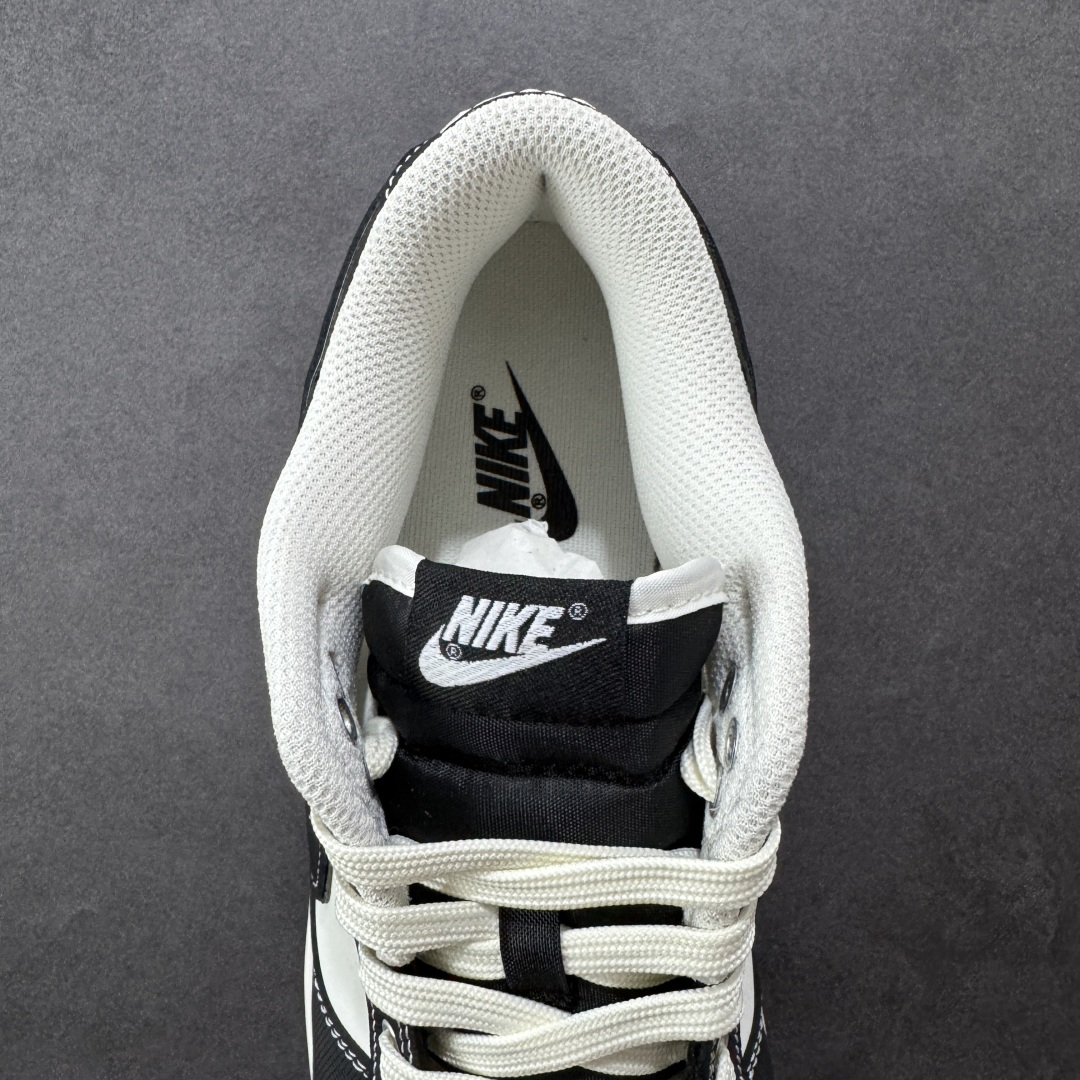 图片[7]-【YC纯原】NK Dunk Low 云绫墨锦 低帮休闲板鞋 BW1220-004 当东方水墨魂注入西式经典廓形，米白腰身呼应古典绢帛，泼洒流云暗纹，黑白哲学永不退潮。看似帆布的触感，实则是顶级皮革的逆向操作，成就当代「以皮作布」绝技，纯黑Swoosh如飞白一笔，足跟处匡威式黑线修饰，是跨越时空的默契。定制系列天花板 无原鞋不开发 全系列得物原鞋一比一校对开发 配色持续更新中 终端对接 优势输出 全套原厂楦头原纸板数据档案倾力打造 原汁原味莞产 极致还原 圈内最强针车工艺 高端零售指定版 广东原厂配套原盒原标 鞋盒分三个尺码段 原厂冲刀 超高清洁度 全鞋零毛边皮料切割 采用原厂百宏鞋带以及原厂百宏织唛舌标 内标可供原厂几率过验 进口原装条纹中底布 四线拉帮白色点胶 原厂拉帮手法遵循公司 原厂电绣 极致还原 尺码：36 36.5 37.5 38 38.5 39 40 40.5 41 42 42.5 43 44 44.5 45 46 编码：HXSB330340-选品中心