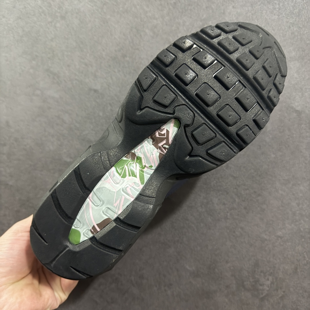 图片[9]-【公司级】Corteiz x NK Air Max 95 联名复古舒适气垫运动鞋 FB2709-001 全部配色 原鞋开发生产 高度还原 一眼ZP既视感 男女鞋真标半码制 原楦原纸版数据开发 环保进口透气牛皮革材质 高弹EVA缓震中底组合开窗式Air气垫装置 外置防滑耐磨橡胶外底❗ 尺码：36 37.5 38 38.5 39 40 40.5 41 42 42.5 43 44 44.5 45 46 47.5-选品中心