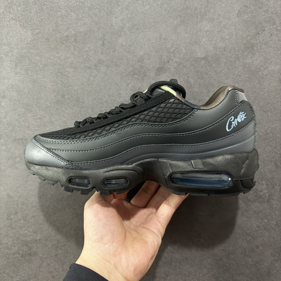 图片[2]-【公司级】Corteiz x NK Air Max 95 联名复古舒适气垫运动鞋 FB2709-002 全部配色 原鞋开发生产 高度还原 一眼ZP既视感 男女鞋真标半码制 原楦原纸版数据开发 环保进口透气牛皮革材质 高弹EVA缓震中底组合开窗式Air气垫装置 外置防滑耐磨橡胶外底❗ 尺码：36 37.5 38 38.5 39 40 40.5 41 42 42.5 43 44 44.5 45 46 47.5-选品中心