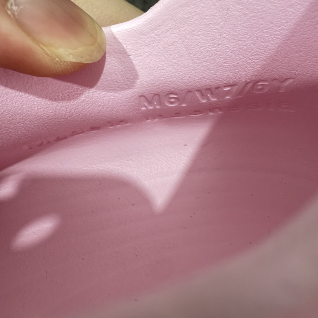 图片[5]-【LW版本】Nike Reactx Rejuven 8 耐克新款夏季沙滩凉鞋拖鞋洞洞鞋 HV5062-601 市场最高版本 没有之一 品质细节远远超越市面版本 欢迎对比 脚感材料都是原版同步 比市场货好太多 正确组合底 超高清洁度 完美版型 区别市面通货 采用质感柔软且出众回弹的 ReactX泡绵，发泡组合大底 脚感十分舒适，缔造非凡舒适的日常穿着体验，助你保持活力。  尺码：36-49.5 建议选大半码到一码-选品中心