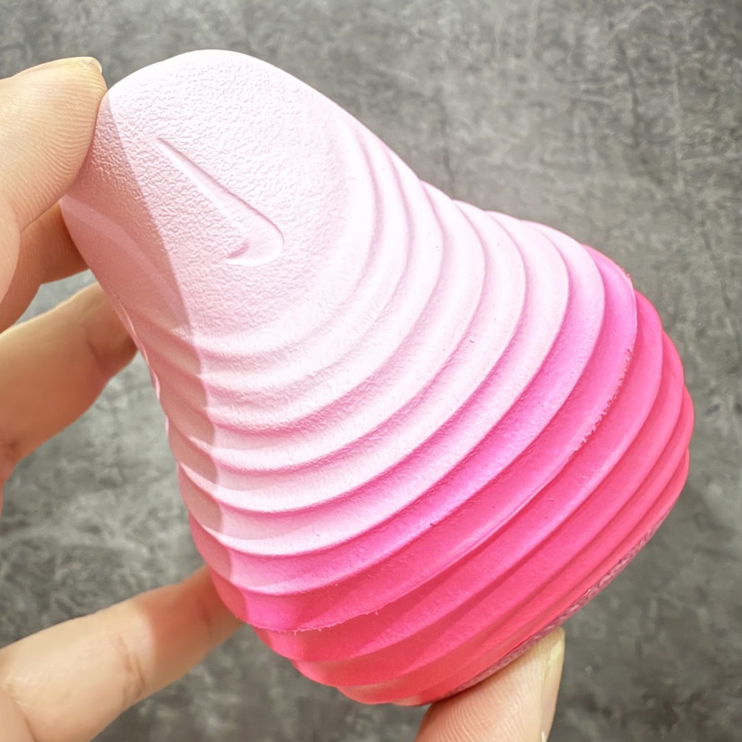 图片[2]-【LW版本】Nike Reactx Rejuven 8 耐克新款夏季沙滩凉鞋拖鞋洞洞鞋 HV5062-601 市场最高版本 没有之一 品质细节远远超越市面版本 欢迎对比 脚感材料都是原版同步 比市场货好太多 正确组合底 超高清洁度 完美版型 区别市面通货 采用质感柔软且出众回弹的 ReactX泡绵，发泡组合大底 脚感十分舒适，缔造非凡舒适的日常穿着体验，助你保持活力。  尺码：36-49.5 建议选大半码到一码-选品中心