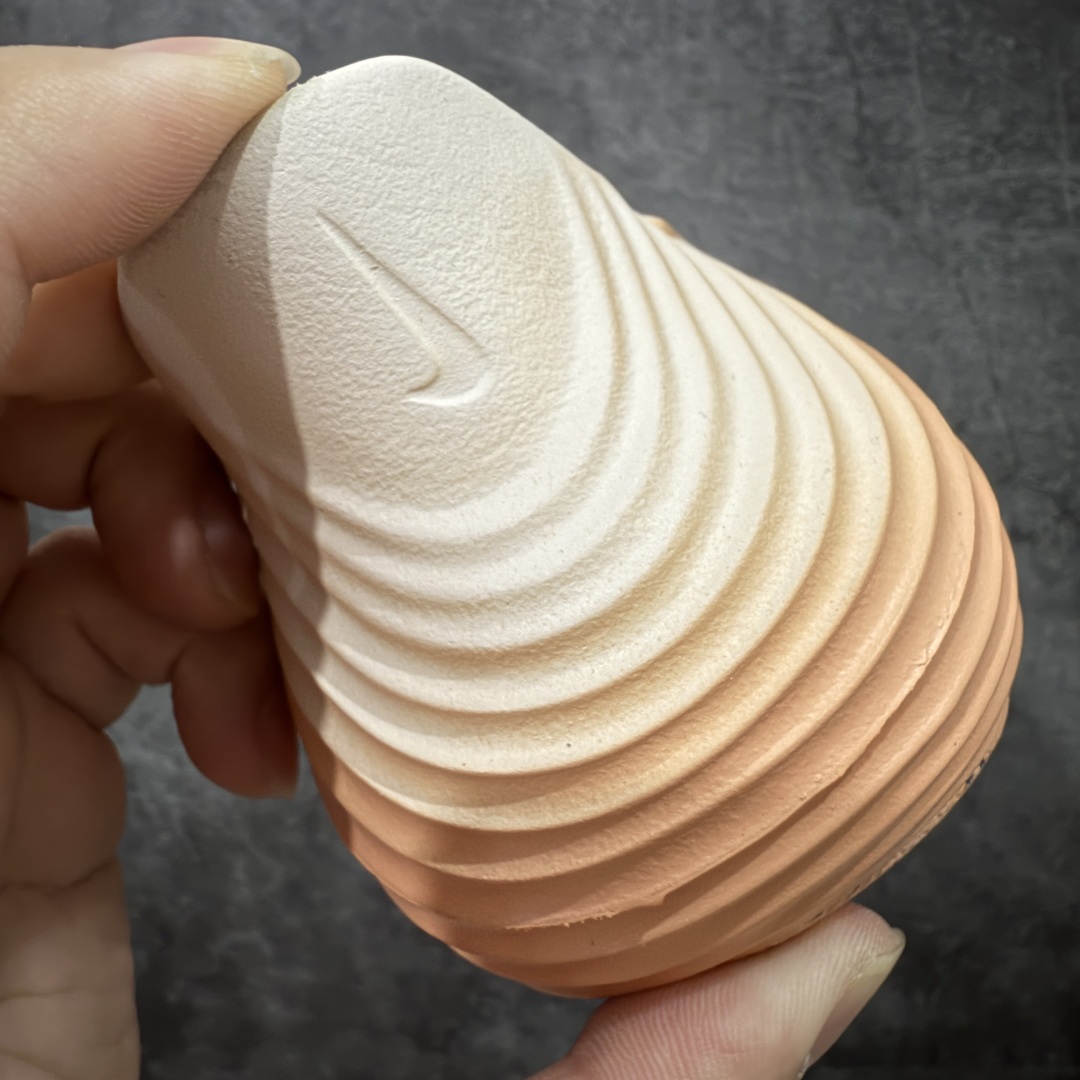 图片[2]-【LW版本】Nike Reactx Rejuven 8 耐克新款夏季沙滩凉鞋拖鞋洞洞鞋 HV5062-802 市场最高版本 没有之一 品质细节远远超越市面版本 欢迎对比 脚感材料都是原版同步 比市场货好太多 正确组合底 超高清洁度 完美版型 区别市面通货 采用质感柔软且出众回弹的 ReactX泡绵，发泡组合大底 脚感十分舒适，缔造非凡舒适的日常穿着体验，助你保持活力。  尺码：36-49.5 建议选大半码到一码-选品中心