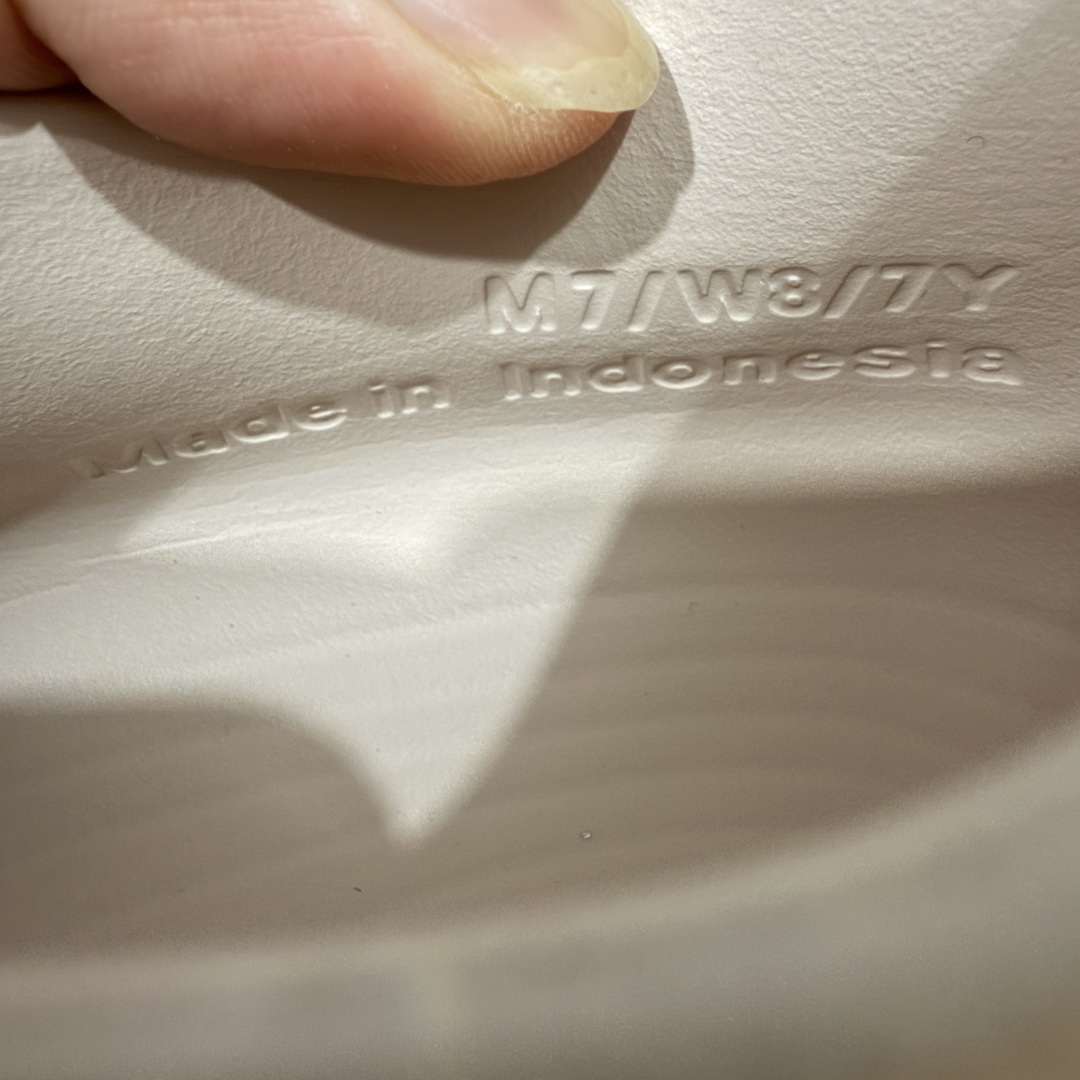 图片[5]-【LW版本】Nike Reactx Rejuven 8 耐克新款夏季沙滩凉鞋拖鞋洞洞鞋 HV5062-802 市场最高版本 没有之一 品质细节远远超越市面版本 欢迎对比 脚感材料都是原版同步 比市场货好太多 正确组合底 超高清洁度 完美版型 区别市面通货 采用质感柔软且出众回弹的 ReactX泡绵，发泡组合大底 脚感十分舒适，缔造非凡舒适的日常穿着体验，助你保持活力。  尺码：36-49.5 建议选大半码到一码-选品中心