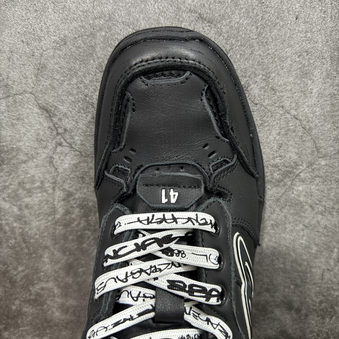 图片[5]-【OK纯原版】Balenciaga Hamptons Worn-Out 巴黎世家十八18代 涤纶（聚酯纤维）牛皮革 圆头系带 低帮 生活休闲鞋板鞋 全套原纸板楦头开发 最原汁原味的灵魂版型 全鞋荧光划线卡点 胶水把控整洁度追求极致完美 每一双都是工艺品 多重QC质检 超越公司货的品控标准 实实在在的免检产品 原盒原配 正确字体电绣 粗细、位置、大小正确 侧边TPU 透气孔匹配意产原版 正确分离大底 TPU软底 原版一致大底LOGO 立体感十足 原厂皮料水洗做旧 采购原厂网纱 偏大一码 尺码：35 36 37 38 39 40 41 42 43 44 45 46-选品中心