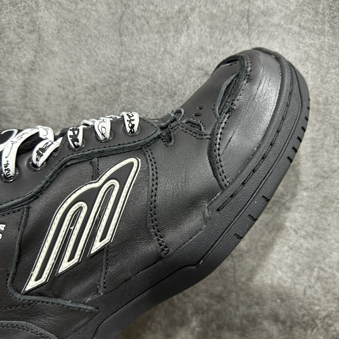 图片[6]-【OK纯原版】Balenciaga Hamptons Worn-Out 巴黎世家十八18代 涤纶（聚酯纤维）牛皮革 圆头系带 低帮 生活休闲鞋板鞋 全套原纸板楦头开发 最原汁原味的灵魂版型 全鞋荧光划线卡点 胶水把控整洁度追求极致完美 每一双都是工艺品 多重QC质检 超越公司货的品控标准 实实在在的免检产品 原盒原配 正确字体电绣 粗细、位置、大小正确 侧边TPU 透气孔匹配意产原版 正确分离大底 TPU软底 原版一致大底LOGO 立体感十足 原厂皮料水洗做旧 采购原厂网纱 偏大一码 尺码：35 36 37 38 39 40 41 42 43 44 45 46-选品中心