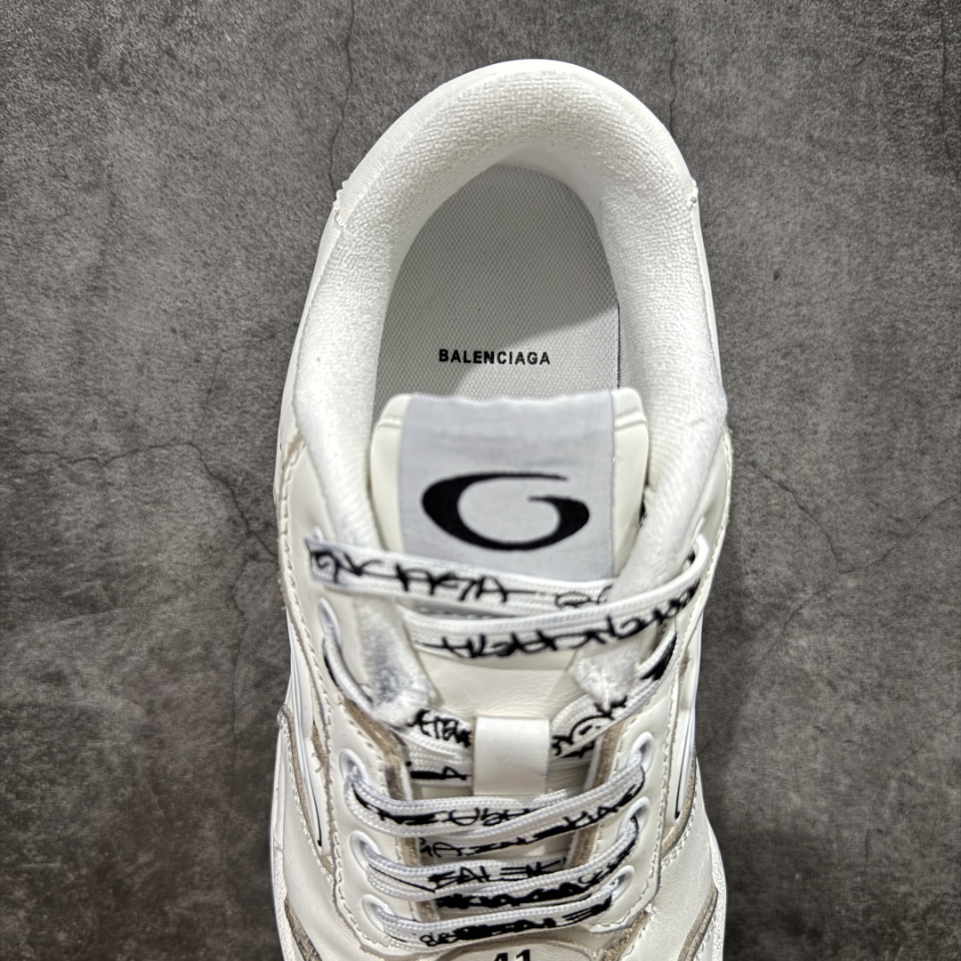 图片[8]-【OK纯原版】Balenciaga Hamptons Worn-Out 巴黎世家十八18代 涤纶（聚酯纤维）牛皮革 圆头系带 低帮 生活休闲鞋板鞋 全套原纸板楦头开发 最原汁原味的灵魂版型 全鞋荧光划线卡点 胶水把控整洁度追求极致完美 每一双都是工艺品 多重QC质检 超越公司货的品控标准 实实在在的免检产品 原盒原配 正确字体电绣 粗细、位置、大小正确 侧边TPU 透气孔匹配意产原版 正确分离大底 TPU软底 原版一致大底LOGO 立体感十足 原厂皮料水洗做旧 采购原厂网纱 偏大一码 尺码：35 36 37 38 39 40 41 42 43 44 45 46-选品中心