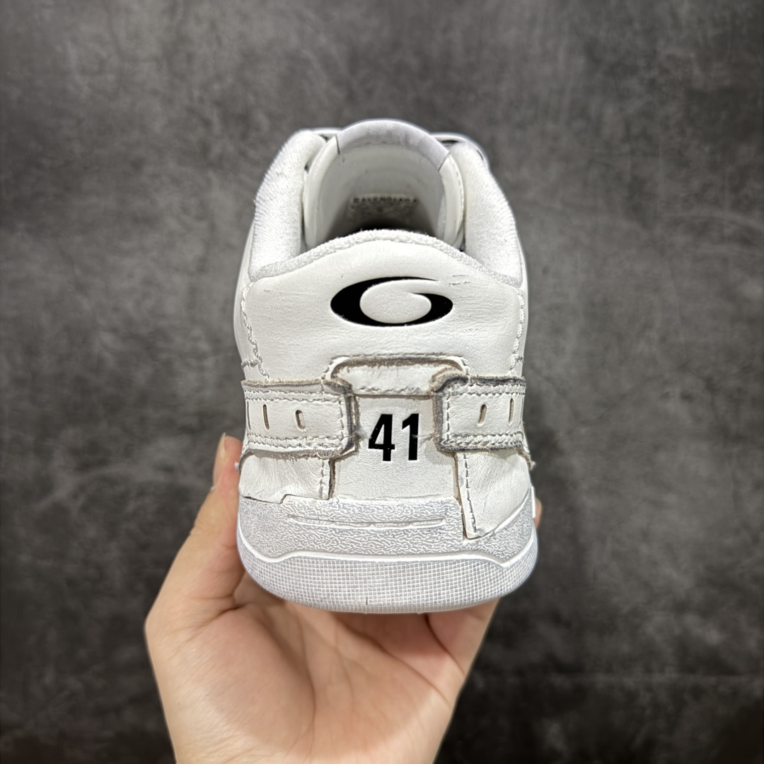 图片[4]-【OK纯原版】Balenciaga Hamptons Worn-Out 巴黎世家十八18代 涤纶（聚酯纤维）牛皮革 圆头系带 低帮 生活休闲鞋板鞋 全套原纸板楦头开发 最原汁原味的灵魂版型 全鞋荧光划线卡点 胶水把控整洁度追求极致完美 每一双都是工艺品 多重QC质检 超越公司货的品控标准 实实在在的免检产品 原盒原配 正确字体电绣 粗细、位置、大小正确 侧边TPU 透气孔匹配意产原版 正确分离大底 TPU软底 原版一致大底LOGO 立体感十足 原厂皮料水洗做旧 采购原厂网纱 偏大一码 尺码：35 36 37 38 39 40 41 42 43 44 45 46-选品中心