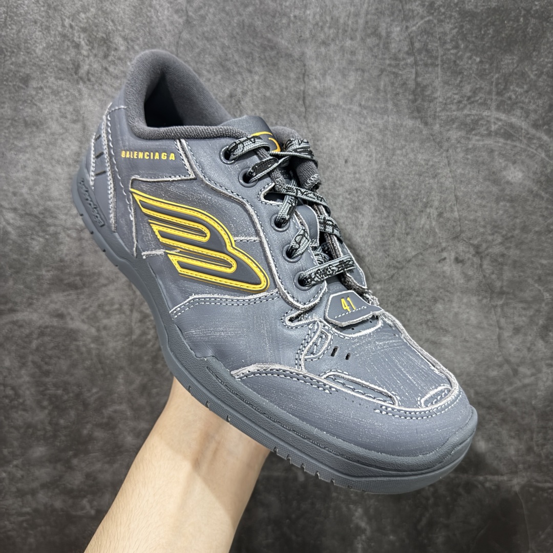 图片[3]-【XA纯原版】Balenciaga Hamptons Worn-Out 巴黎世家十八18代 涤纶（聚酯纤维）牛皮革 圆头系带 低帮 生活休闲鞋板鞋 全套原纸板楦头开发 最原汁原味的灵魂版型 全鞋荧光划线卡点 胶水把控整洁度追求极致完美 每一双都是工艺品 多重QC质检 超越公司货的品控标准 实实在在的免检产品 原盒原配 正确字体电绣 粗细、位置、大小正确 侧边TPU 透气孔匹配意产原版 正确分离大底 TPU软底 原版一致大底LOGO 立体感十足 原厂皮料水洗做旧 采购原厂网纱 偏大一码 尺码：35 36 37 38 39 40 41 42 43 44 45 46-选品中心