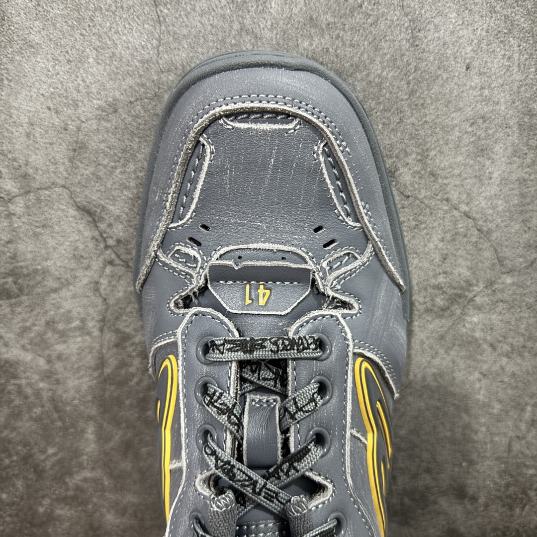 图片[5]-【XA纯原版】Balenciaga Hamptons Worn-Out 巴黎世家十八18代 涤纶（聚酯纤维）牛皮革 圆头系带 低帮 生活休闲鞋板鞋 全套原纸板楦头开发 最原汁原味的灵魂版型 全鞋荧光划线卡点 胶水把控整洁度追求极致完美 每一双都是工艺品 多重QC质检 超越公司货的品控标准 实实在在的免检产品 原盒原配 正确字体电绣 粗细、位置、大小正确 侧边TPU 透气孔匹配意产原版 正确分离大底 TPU软底 原版一致大底LOGO 立体感十足 原厂皮料水洗做旧 采购原厂网纱 偏大一码 尺码：35 36 37 38 39 40 41 42 43 44 45 46-选品中心