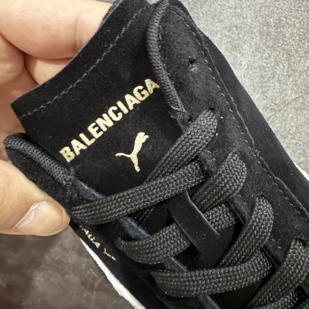 图片[6]-【首发版】巴黎世家联名款The Open Product x Puma Speedcat 极速赛车系列彪马低帮生活休闲鞋 原装档案原数据纸版楦型 采用原厂固色翻毛皮鞋面材质 二次成型\’猛帮\’成型工艺 全球知名运动品牌PUMA宝马赛车系列，融合了宝马车队的标志性配色，以趣味十足又前卫复古的设计引领潮流，将赛道精神融入街头时尚，开启前卫竞速之旅。自1978年巴伐利亚车队走上世界舞台，宝马赛车就在全球汽车制造和赛车运动领域留下了浓墨重彩的一笔。全新的两款BMW MMS Roma与BMW MMS Speedboat鞋款，均从宝马车型中汲取灵感。以黑或白为底色，融入经典配色，主打前卫复古风。Roma鞋款的鞋侧以复古的流线造型，缀以宝马经典Logo，巧妙吸睛；而Speedcat鞋款以亮眼三色条纹元素缀以舒适鞋面，赋予了独特的个性美学，演绎赛车的无尽能量 货号 406519 02 尺码 36 37 38 39 40 41 42 43 44 45 ｛官方同布 无半码｝ ⚠️-选品中心