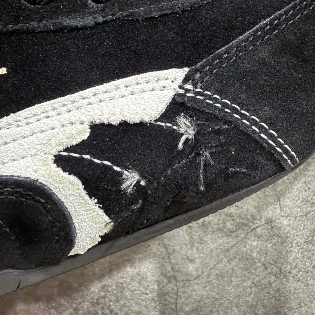 图片[4]-【首发版】巴黎世家联名款The Open Product x Puma Speedcat 极速赛车系列彪马低帮生活休闲鞋 原装档案原数据纸版楦型 采用原厂固色翻毛皮鞋面材质 二次成型\’猛帮\’成型工艺 全球知名运动品牌PUMA宝马赛车系列，融合了宝马车队的标志性配色，以趣味十足又前卫复古的设计引领潮流，将赛道精神融入街头时尚，开启前卫竞速之旅。自1978年巴伐利亚车队走上世界舞台，宝马赛车就在全球汽车制造和赛车运动领域留下了浓墨重彩的一笔。全新的两款BMW MMS Roma与BMW MMS Speedboat鞋款，均从宝马车型中汲取灵感。以黑或白为底色，融入经典配色，主打前卫复古风。Roma鞋款的鞋侧以复古的流线造型，缀以宝马经典Logo，巧妙吸睛；而Speedcat鞋款以亮眼三色条纹元素缀以舒适鞋面，赋予了独特的个性美学，演绎赛车的无尽能量 货号 406519 02 尺码 36 37 38 39 40 41 42 43 44 45 ｛官方同布 无半码｝ ⚠️-选品中心