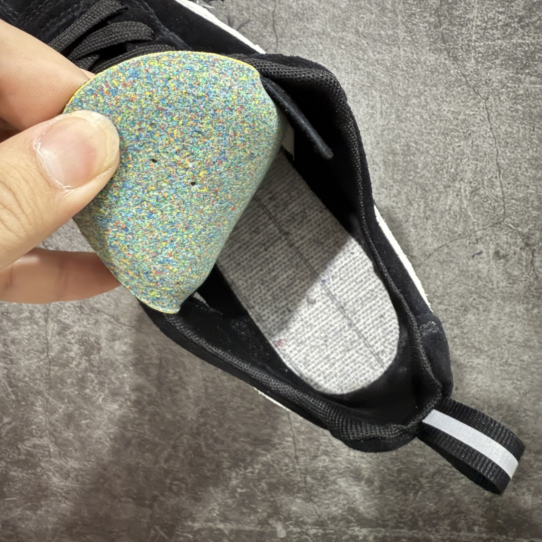 图片[9]-【首发版】巴黎世家联名款The Open Product x Puma Speedcat 极速赛车系列彪马低帮生活休闲鞋 原装档案原数据纸版楦型 采用原厂固色翻毛皮鞋面材质 二次成型\’猛帮\’成型工艺 全球知名运动品牌PUMA宝马赛车系列，融合了宝马车队的标志性配色，以趣味十足又前卫复古的设计引领潮流，将赛道精神融入街头时尚，开启前卫竞速之旅。自1978年巴伐利亚车队走上世界舞台，宝马赛车就在全球汽车制造和赛车运动领域留下了浓墨重彩的一笔。全新的两款BMW MMS Roma与BMW MMS Speedboat鞋款，均从宝马车型中汲取灵感。以黑或白为底色，融入经典配色，主打前卫复古风。Roma鞋款的鞋侧以复古的流线造型，缀以宝马经典Logo，巧妙吸睛；而Speedcat鞋款以亮眼三色条纹元素缀以舒适鞋面，赋予了独特的个性美学，演绎赛车的无尽能量 货号 406519 02 尺码 36 37 38 39 40 41 42 43 44 45 ｛官方同布 无半码｝ ⚠️-选品中心