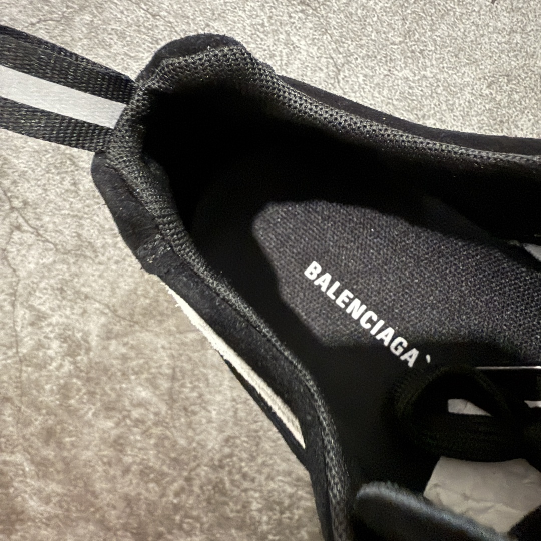 图片[8]-【首发版】巴黎世家联名款The Open Product x Puma Speedcat 极速赛车系列彪马低帮生活休闲鞋 原装档案原数据纸版楦型 采用原厂固色翻毛皮鞋面材质 二次成型\’猛帮\’成型工艺 全球知名运动品牌PUMA宝马赛车系列，融合了宝马车队的标志性配色，以趣味十足又前卫复古的设计引领潮流，将赛道精神融入街头时尚，开启前卫竞速之旅。自1978年巴伐利亚车队走上世界舞台，宝马赛车就在全球汽车制造和赛车运动领域留下了浓墨重彩的一笔。全新的两款BMW MMS Roma与BMW MMS Speedboat鞋款，均从宝马车型中汲取灵感。以黑或白为底色，融入经典配色，主打前卫复古风。Roma鞋款的鞋侧以复古的流线造型，缀以宝马经典Logo，巧妙吸睛；而Speedcat鞋款以亮眼三色条纹元素缀以舒适鞋面，赋予了独特的个性美学，演绎赛车的无尽能量 货号 406519 02 尺码 36 37 38 39 40 41 42 43 44 45 ｛官方同布 无半码｝ ⚠️-选品中心