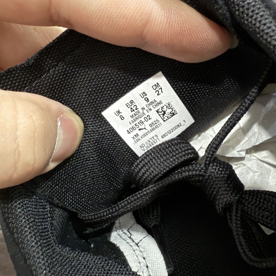 图片[7]-【首发版】巴黎世家联名款The Open Product x Puma Speedcat 极速赛车系列彪马低帮生活休闲鞋 原装档案原数据纸版楦型 采用原厂固色翻毛皮鞋面材质 二次成型\’猛帮\’成型工艺 全球知名运动品牌PUMA宝马赛车系列，融合了宝马车队的标志性配色，以趣味十足又前卫复古的设计引领潮流，将赛道精神融入街头时尚，开启前卫竞速之旅。自1978年巴伐利亚车队走上世界舞台，宝马赛车就在全球汽车制造和赛车运动领域留下了浓墨重彩的一笔。全新的两款BMW MMS Roma与BMW MMS Speedboat鞋款，均从宝马车型中汲取灵感。以黑或白为底色，融入经典配色，主打前卫复古风。Roma鞋款的鞋侧以复古的流线造型，缀以宝马经典Logo，巧妙吸睛；而Speedcat鞋款以亮眼三色条纹元素缀以舒适鞋面，赋予了独特的个性美学，演绎赛车的无尽能量 货号 406519 02 尺码 36 37 38 39 40 41 42 43 44 45 ｛官方同布 无半码｝ ⚠️-选品中心