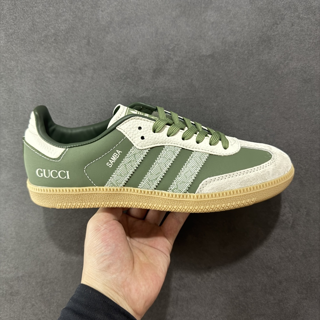 【定制版】adidas originals Samba OG x GUCCI 灰绿 桑巴舞系列复古经典轻便板鞋 此款以简约大方的造型设计 给人以随性休闲的时尚格调 穿着舒适轻便,运动灵活自如 满足日常个性穿搭 货号:DX0011 尺码:36 36.5 37 38 38.5 39 40 40.5 41 42 42.5 43 44 44.5 45-选品中心