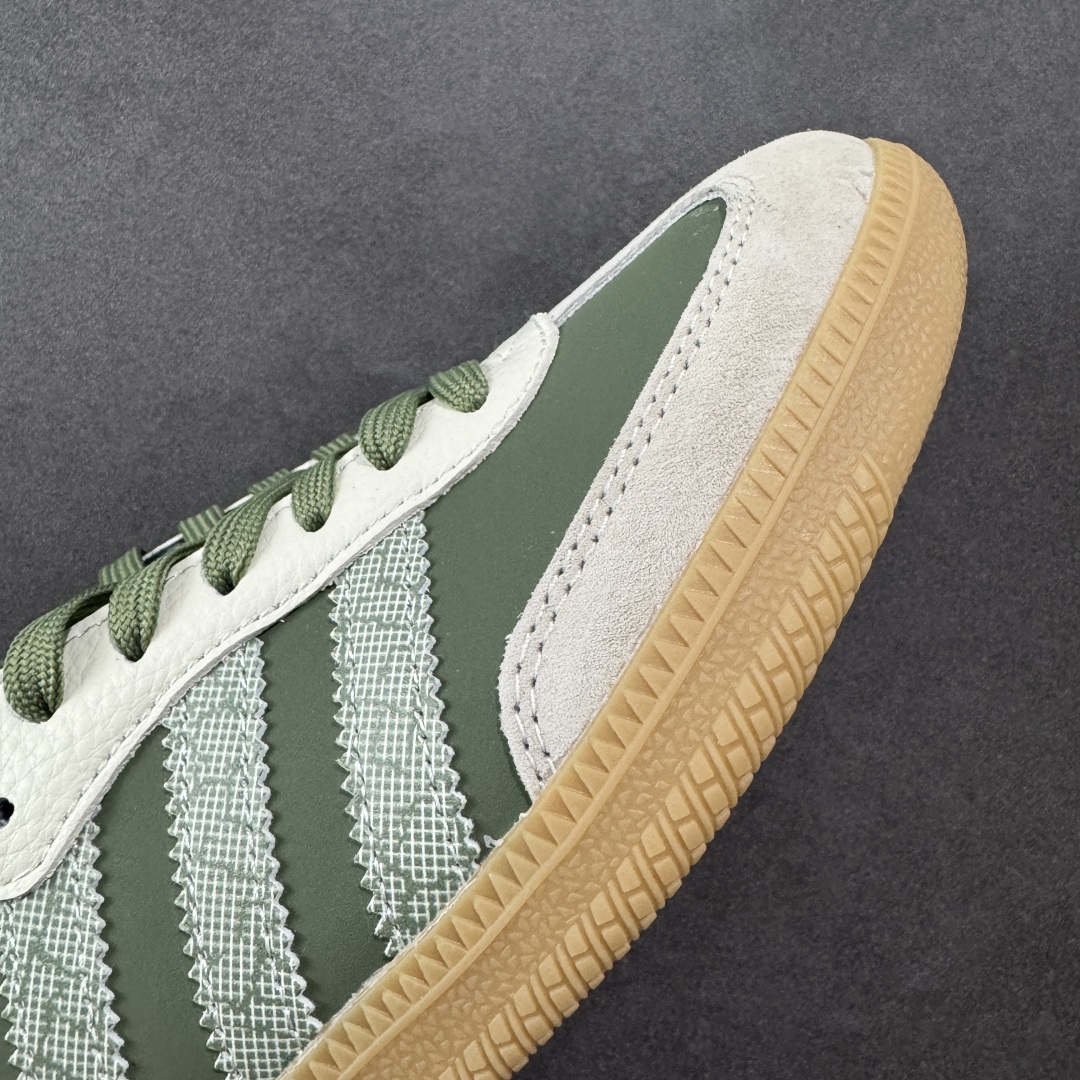 图片[5]-【定制版】adidas originals Samba OG x GUCCI 灰绿 桑巴舞系列复古经典轻便板鞋 此款以简约大方的造型设计 给人以随性休闲的时尚格调 穿着舒适轻便，运动灵活自如 满足日常个性穿搭 货号：DX0011 尺码：36 36.5 37 38 38.5 39 40 40.5 41 42 42.5 43 44 44.5 45-选品中心