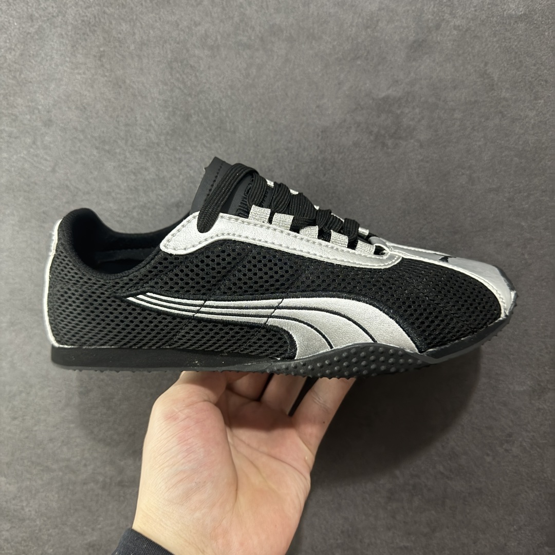 【公司级】彪马Puma H-Street 低帮专业越野德训鞋 PUMA H-STREET的设计巧妙融合了经典与创新 透气网面鞋身是对复古运动美学的致敬 它不仅延续了PUMA一贯的运动基因 更保证了穿着时的舒适度与透气性 让双脚在夏日也能自由“呼吸” 经典的鞋型设计 带着岁月沉淀的韵味 货号: 403692 02 尺码: 36 36.5 37 38 38.5 39 40 40.5 41 42 42.5 43 44 45 46-选品中心