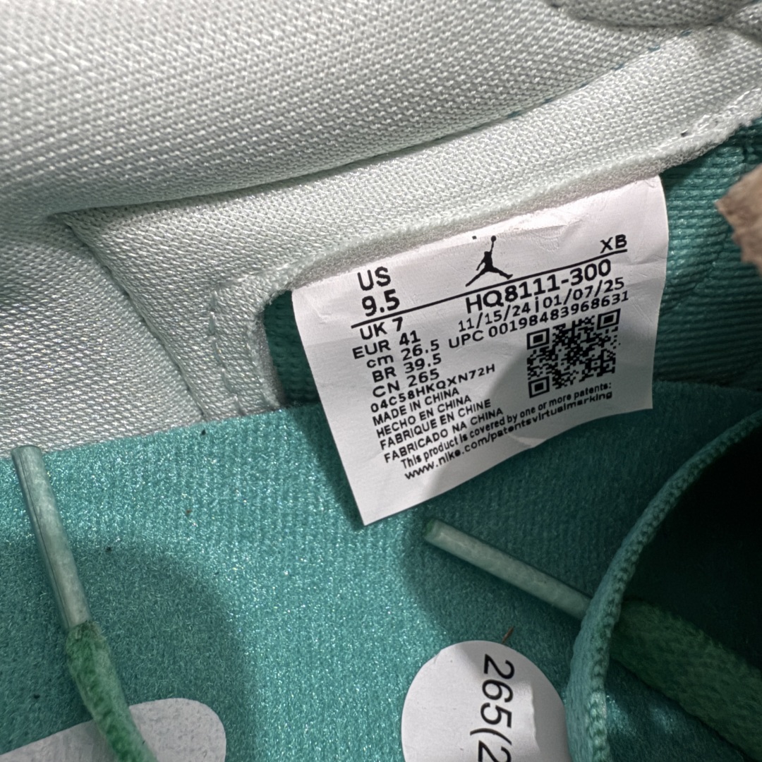 图片[8]-【纯原F版】Air Jordan 1 Retro Low OG”Washed Teal“ AJ1 乔1冰感薄荷 低帮文化休闲板鞋 #鞋款采用水洗青色色调搭配翻毛皮鞋面，为 1985 年经典元年版本注入冰感薄荷的新鲜气息。鞋舌处的 Nike Air 标志和后跟的 Wing 标志述彰显了该鞋款的历史渊源。透明鞋底为整体格调增添了清新的亮点。 货号：HQ8111-300 尺码：36 36.5 37.5 38 38.5 39 40 40.5 41 42 42.5 43 44 44.5 45 46 47.5-选品中心