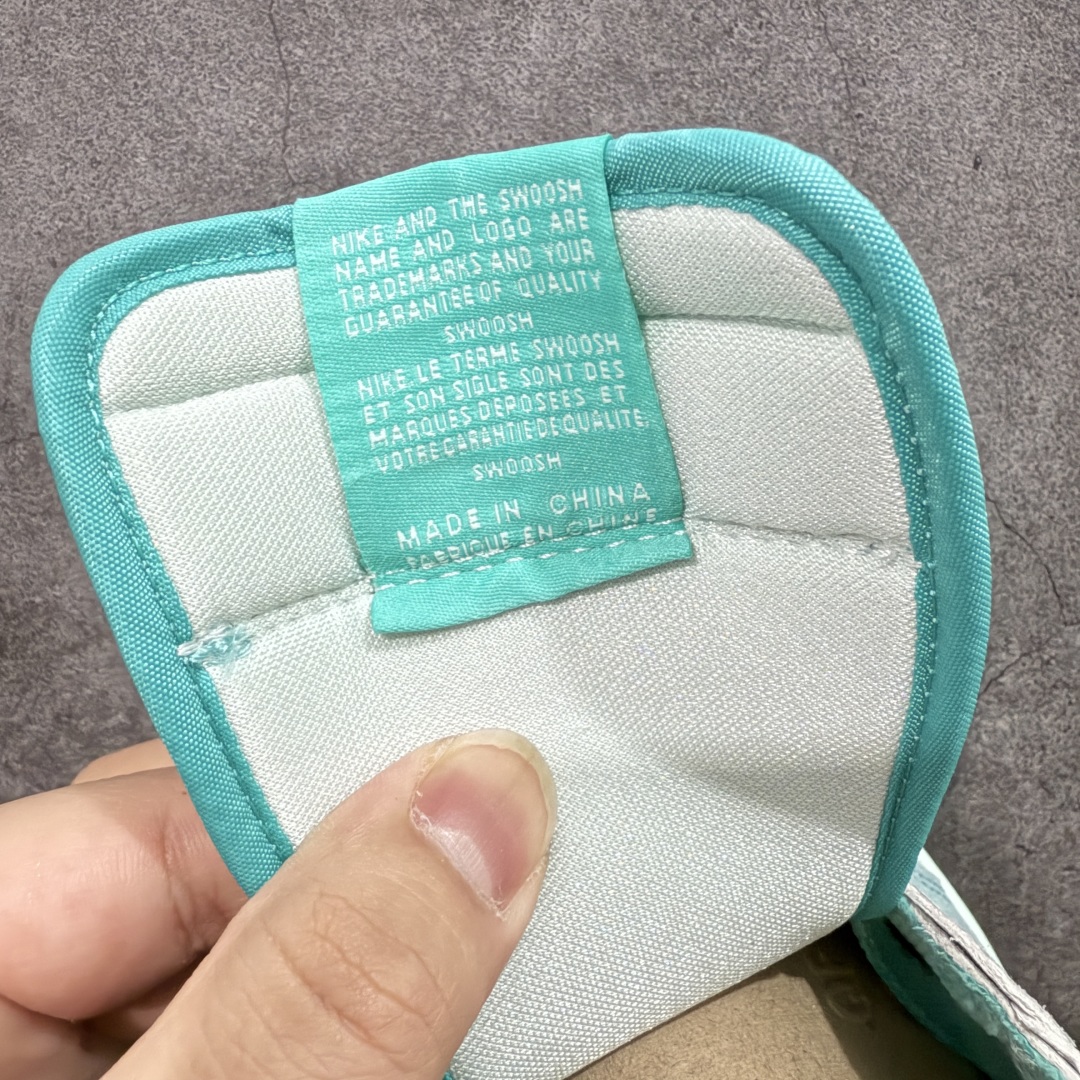 图片[7]-【纯原F版】Air Jordan 1 Retro Low OG”Washed Teal“ AJ1 乔1冰感薄荷 低帮文化休闲板鞋 #鞋款采用水洗青色色调搭配翻毛皮鞋面，为 1985 年经典元年版本注入冰感薄荷的新鲜气息。鞋舌处的 Nike Air 标志和后跟的 Wing 标志述彰显了该鞋款的历史渊源。透明鞋底为整体格调增添了清新的亮点。 货号：HQ8111-300 尺码：36 36.5 37.5 38 38.5 39 40 40.5 41 42 42.5 43 44 44.5 45 46 47.5-选品中心