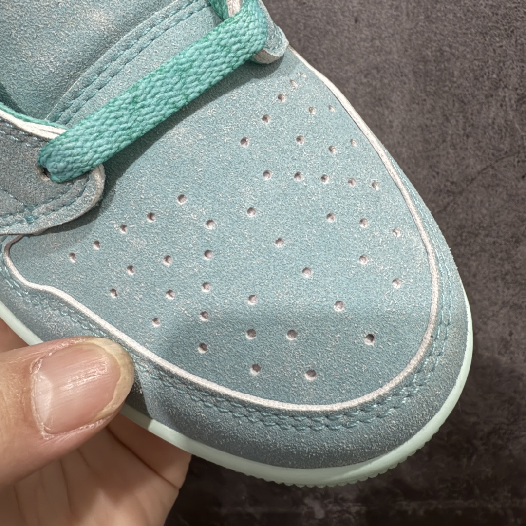 图片[5]-【纯原F版】Air Jordan 1 Retro Low OG”Washed Teal“ AJ1 乔1冰感薄荷 低帮文化休闲板鞋 #鞋款采用水洗青色色调搭配翻毛皮鞋面，为 1985 年经典元年版本注入冰感薄荷的新鲜气息。鞋舌处的 Nike Air 标志和后跟的 Wing 标志述彰显了该鞋款的历史渊源。透明鞋底为整体格调增添了清新的亮点。 货号：HQ8111-300 尺码：36 36.5 37.5 38 38.5 39 40 40.5 41 42 42.5 43 44 44.5 45 46 47.5-选品中心